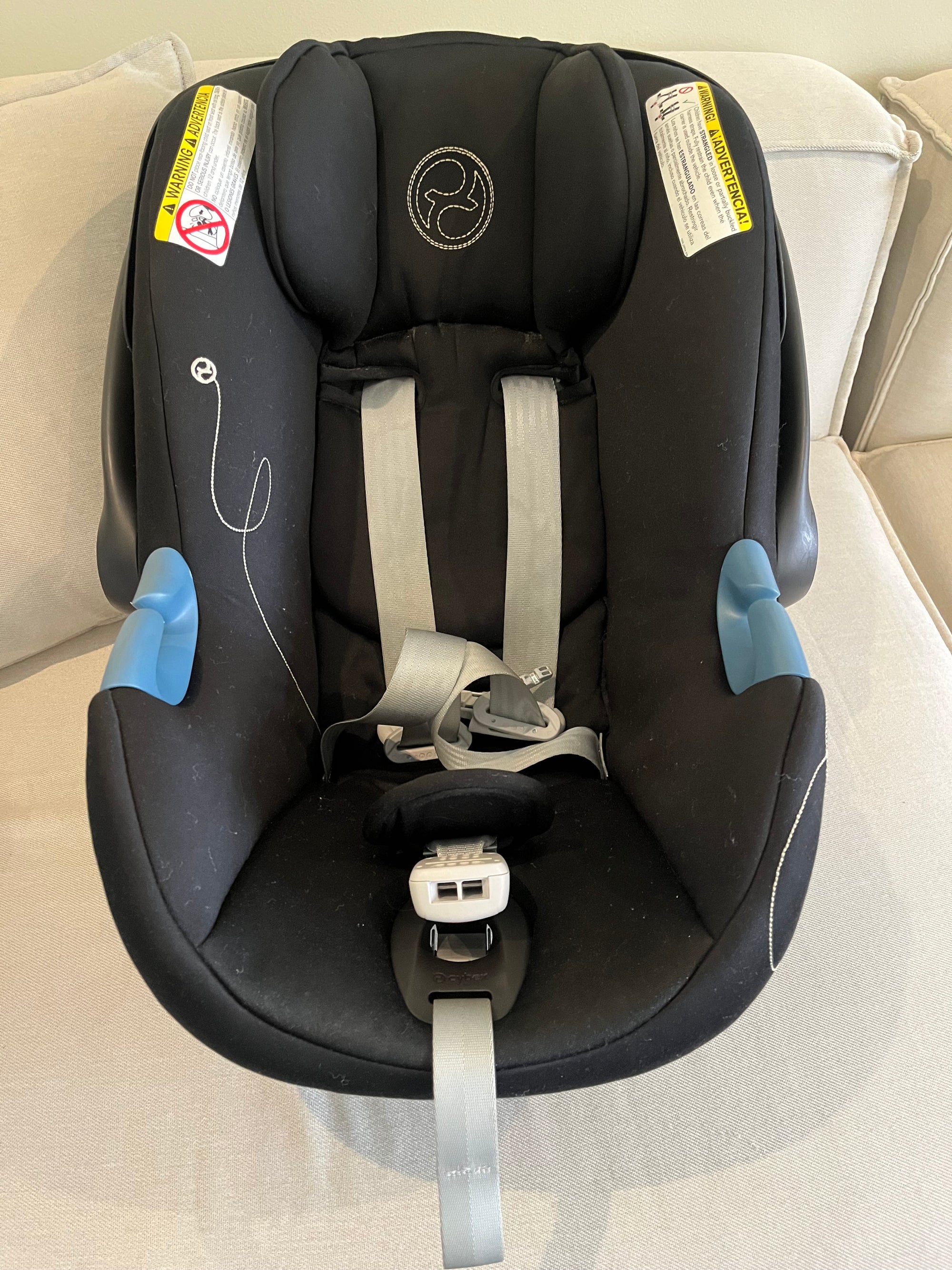 Silla de auto Nido Aton G + adaptadores para coche Beezy. Marca Cybex (#PG5731)