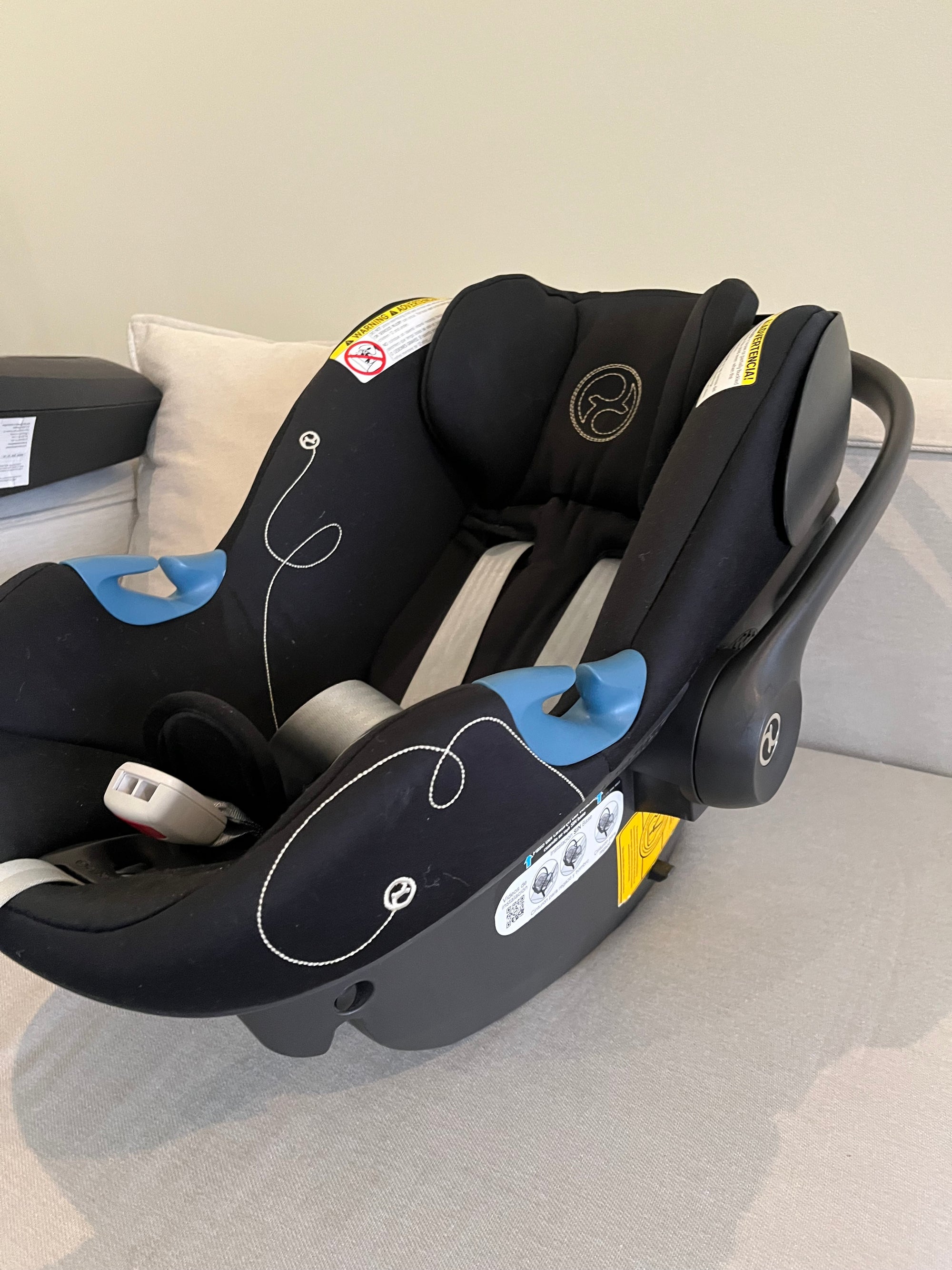 Silla de auto Nido Aton G + adaptadores para coche Beezy. Marca Cybex (#PG5731)