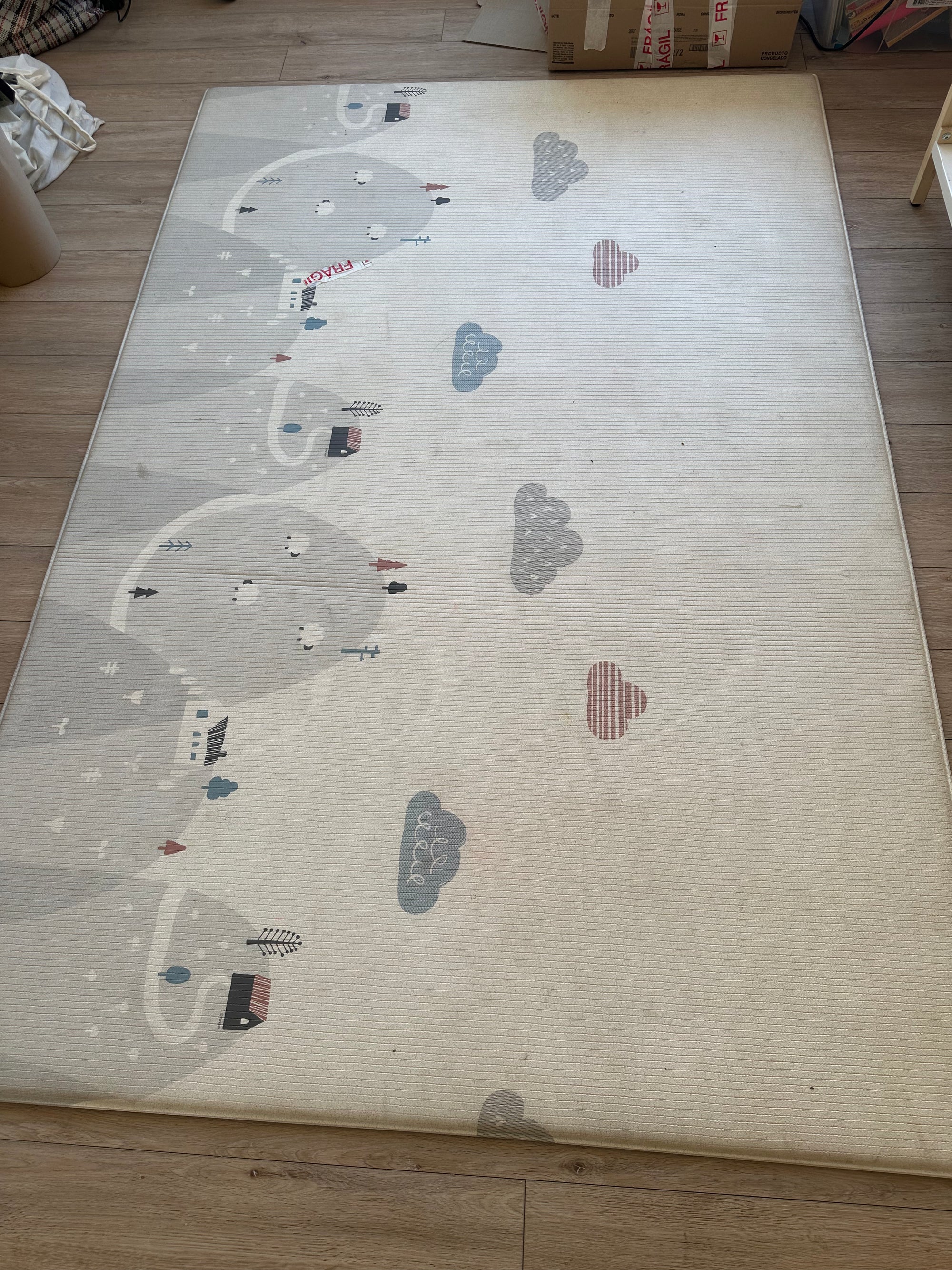 Playmat, diseño estrellas y montañas. Marca Heymat (#PG5625)