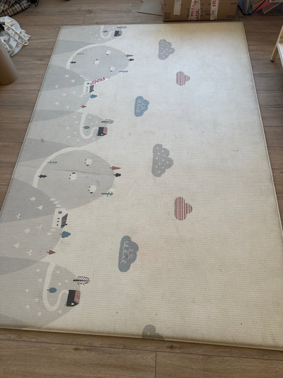 Playmat, diseño estrellas y montañas. Marca Heymat (#PG5625)
