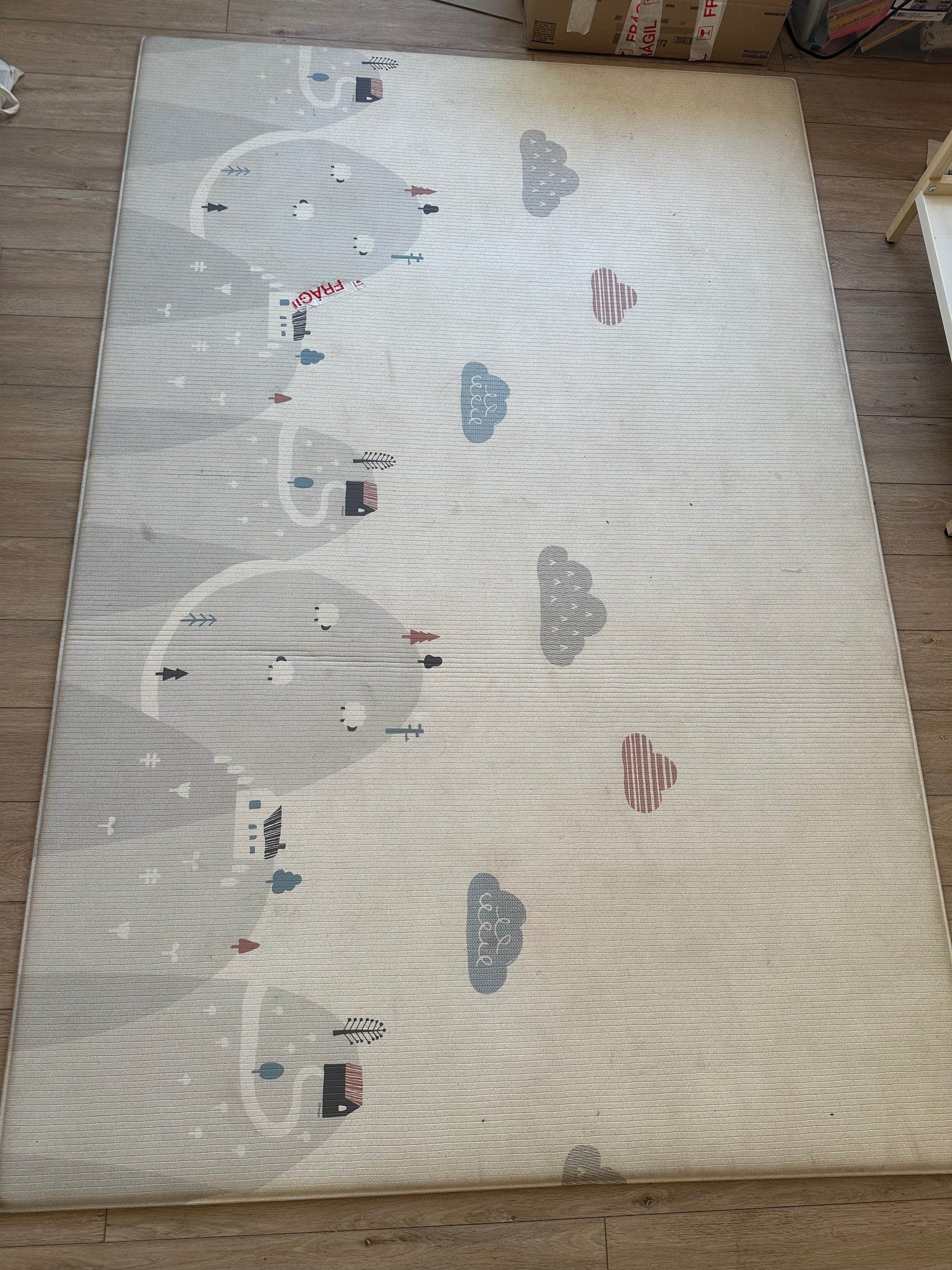 Playmat, diseño estrellas y montañas. Marca Heymat (#PG5625)