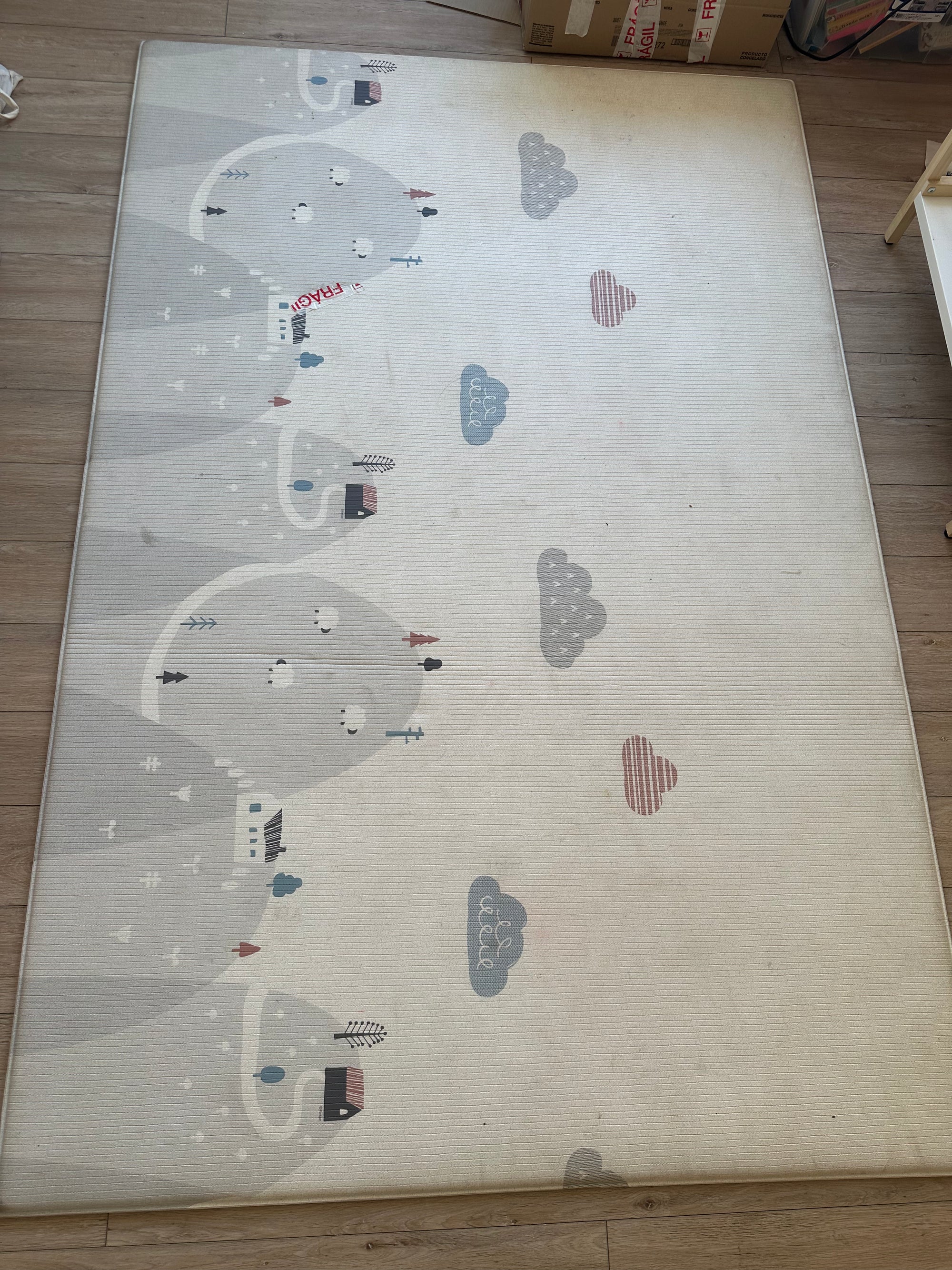 Playmat, diseño estrellas y montañas. Marca Heymat (#PG5625)