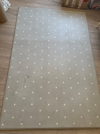 Playmat, diseño estrellas y montañas. Marca Heymat (#PG5625)