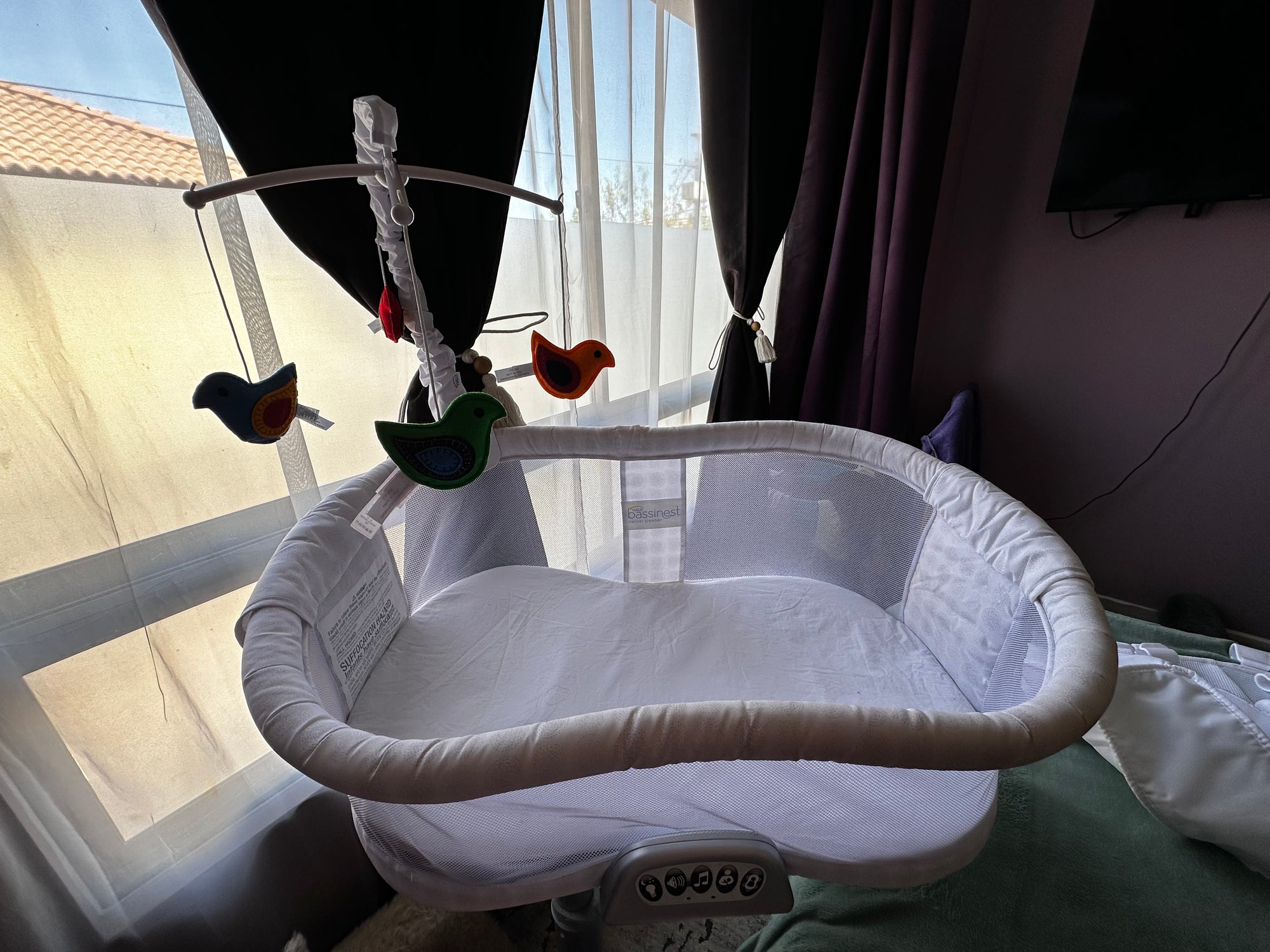 (#PG4602) Cuna colecho modelo Premiere Series Vibrating Bassinet. Marca Halo