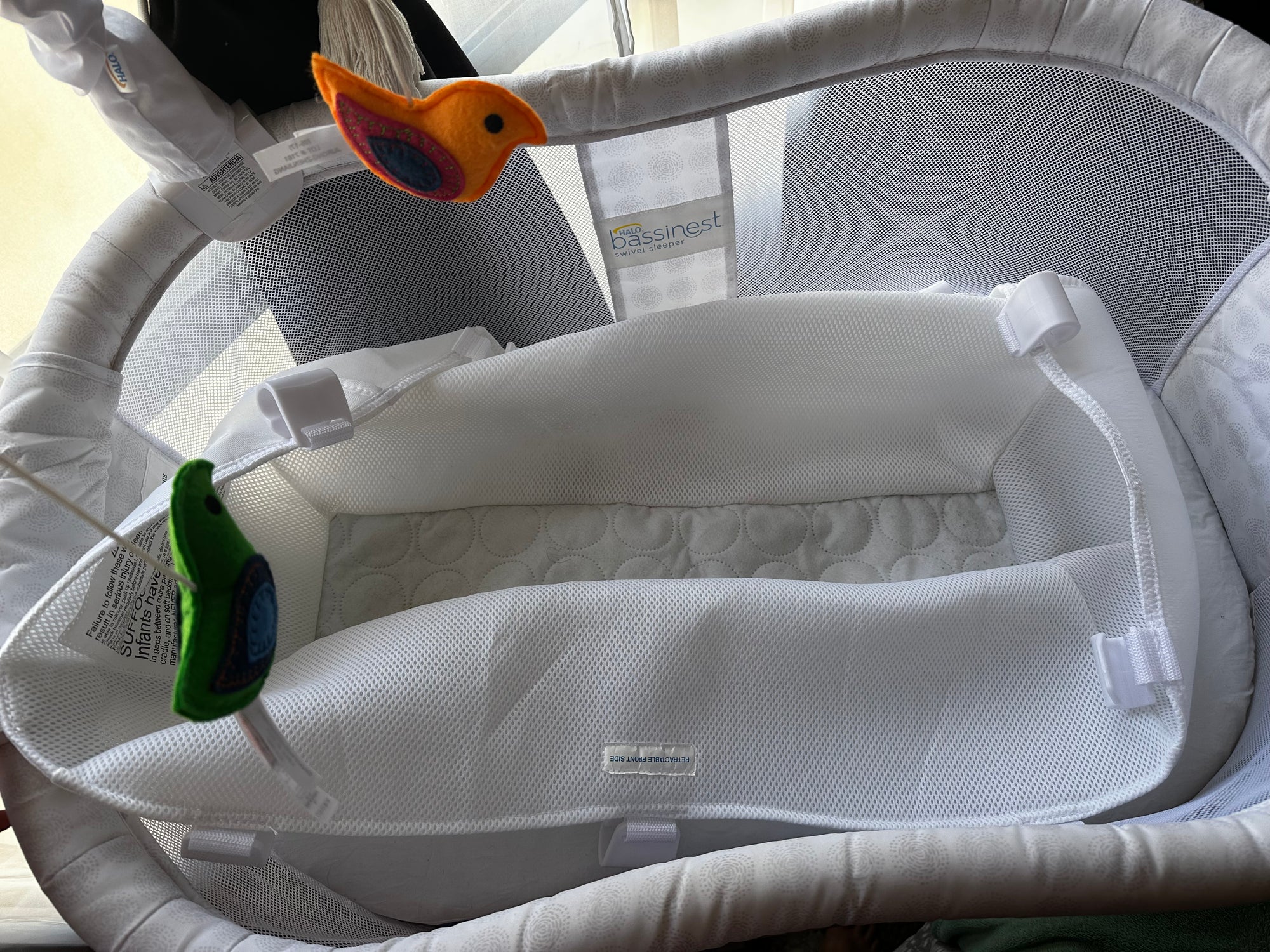 (#PG4602) Cuna colecho modelo Premiere Series Vibrating Bassinet. Marca Halo