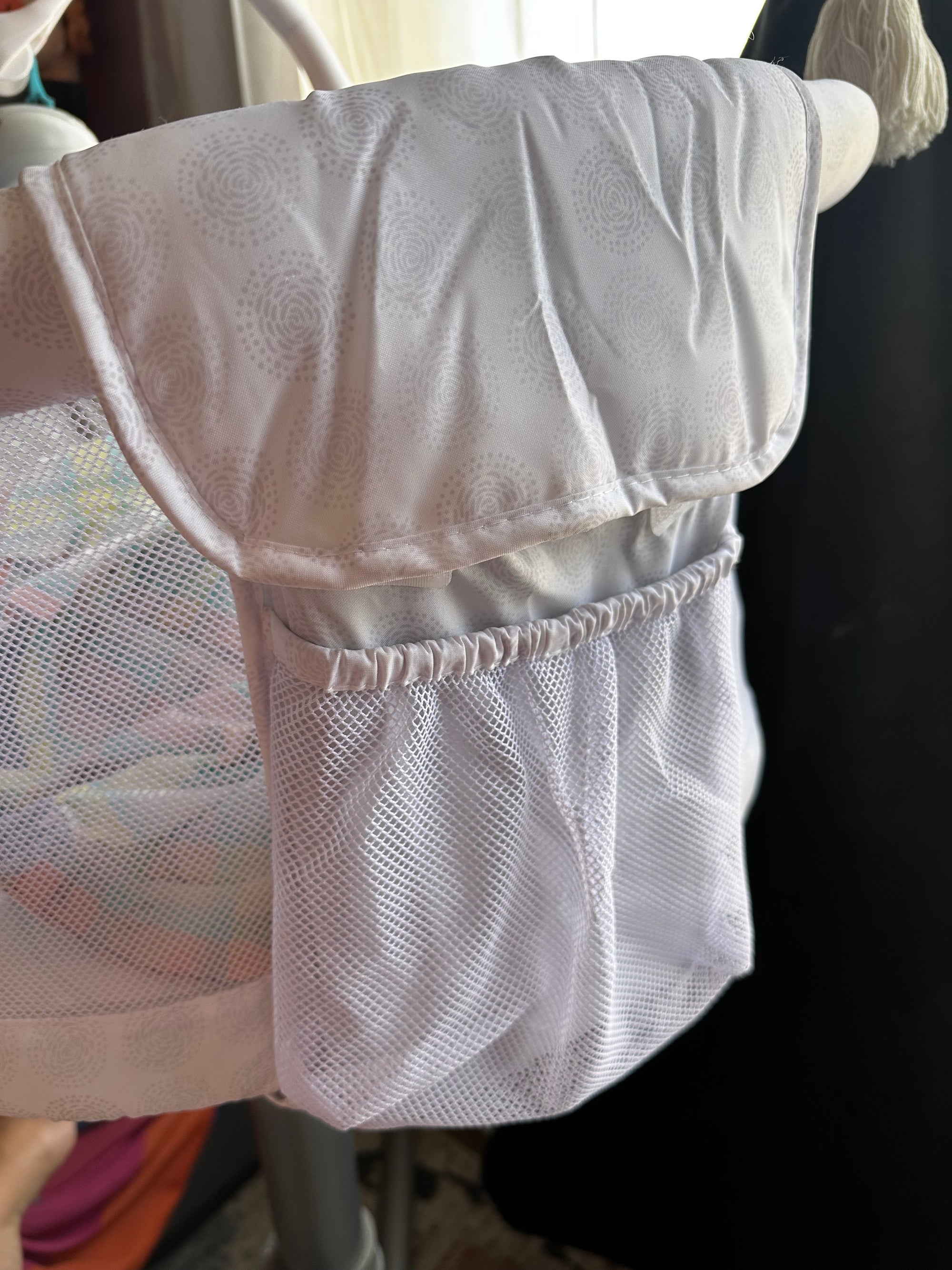 (#PG4602) Cuna colecho modelo Premiere Series Vibrating Bassinet. Marca Halo