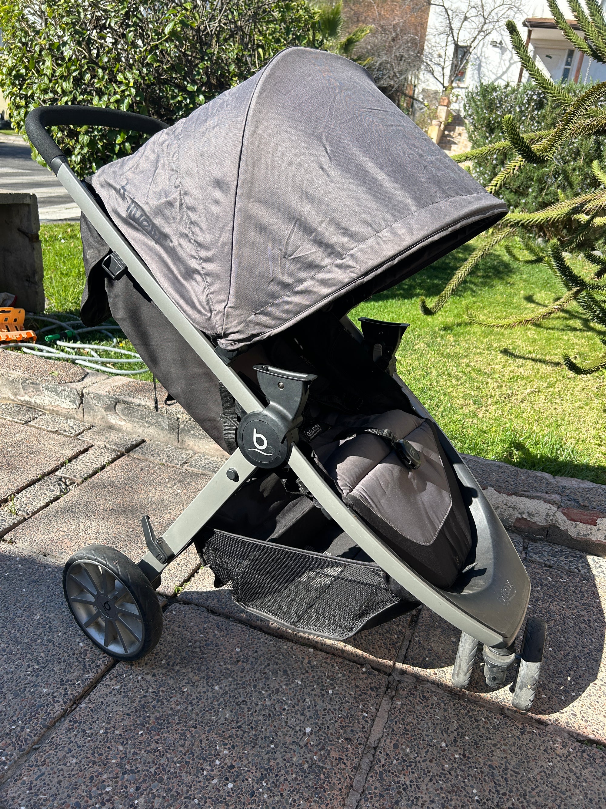 Coche Travel System modelo Britax B Lively + Huevito B Safe Gen2 + Base. Marca Britax (#PG5896)