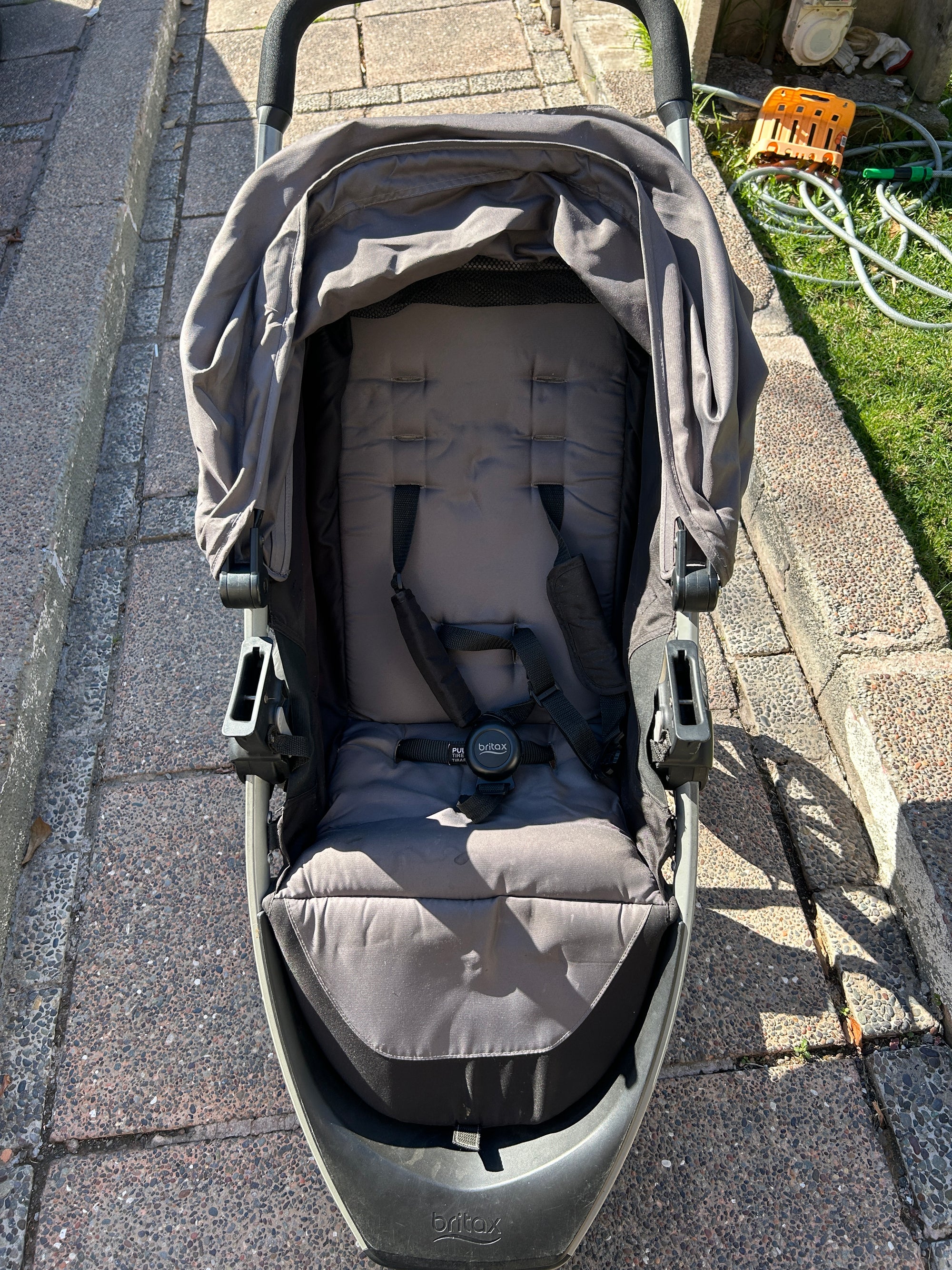Coche Travel System modelo Britax B Lively + Huevito B Safe Gen2 + Base. Marca Britax (#PG5896)