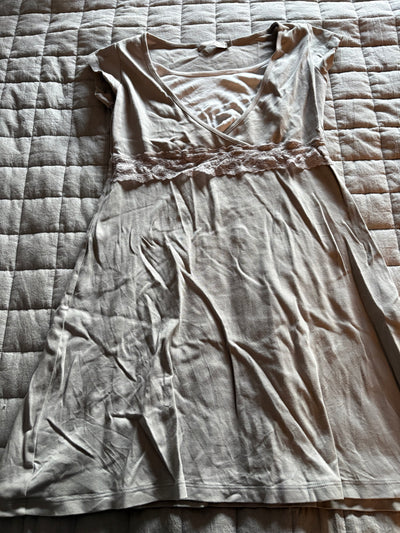 (#PG5455) 2 camisas de dormir de maternidad. Marca Nala Meternity