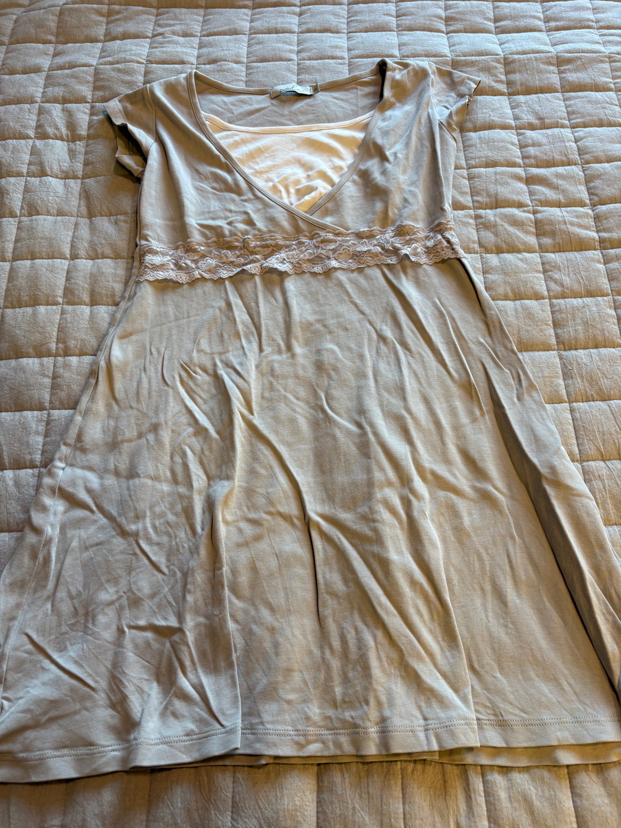 (#PG5455) 2 camisas de dormir de maternidad. Marca Nala Meternity