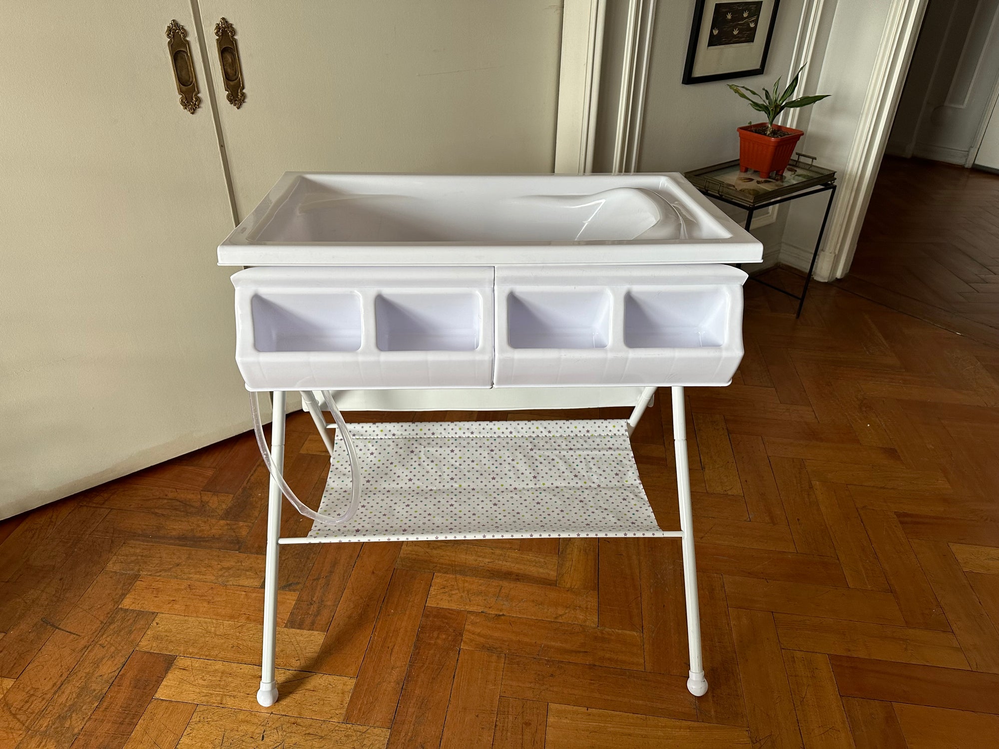 (#PG5044) Mudador con bañera modelo Bb020. Marca Infanti