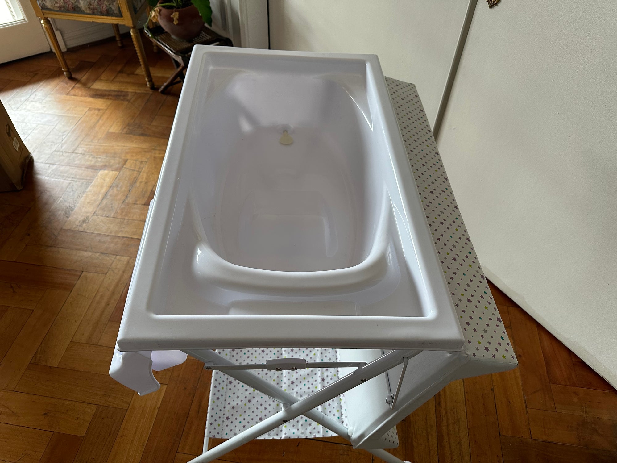 (#PG5044) Mudador con bañera modelo Bb020. Marca Infanti