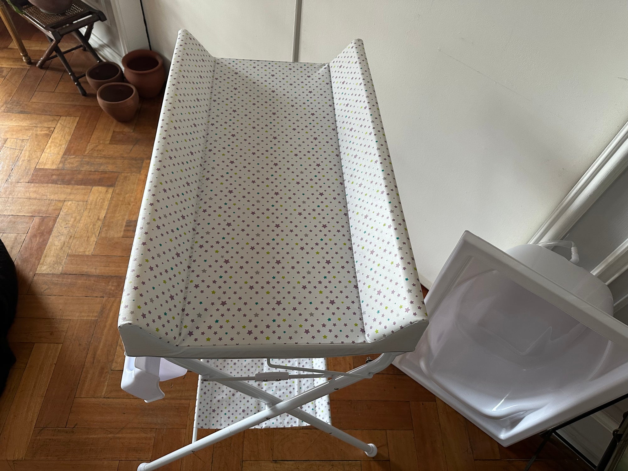 (#PG5044) Mudador con bañera modelo Bb020. Marca Infanti