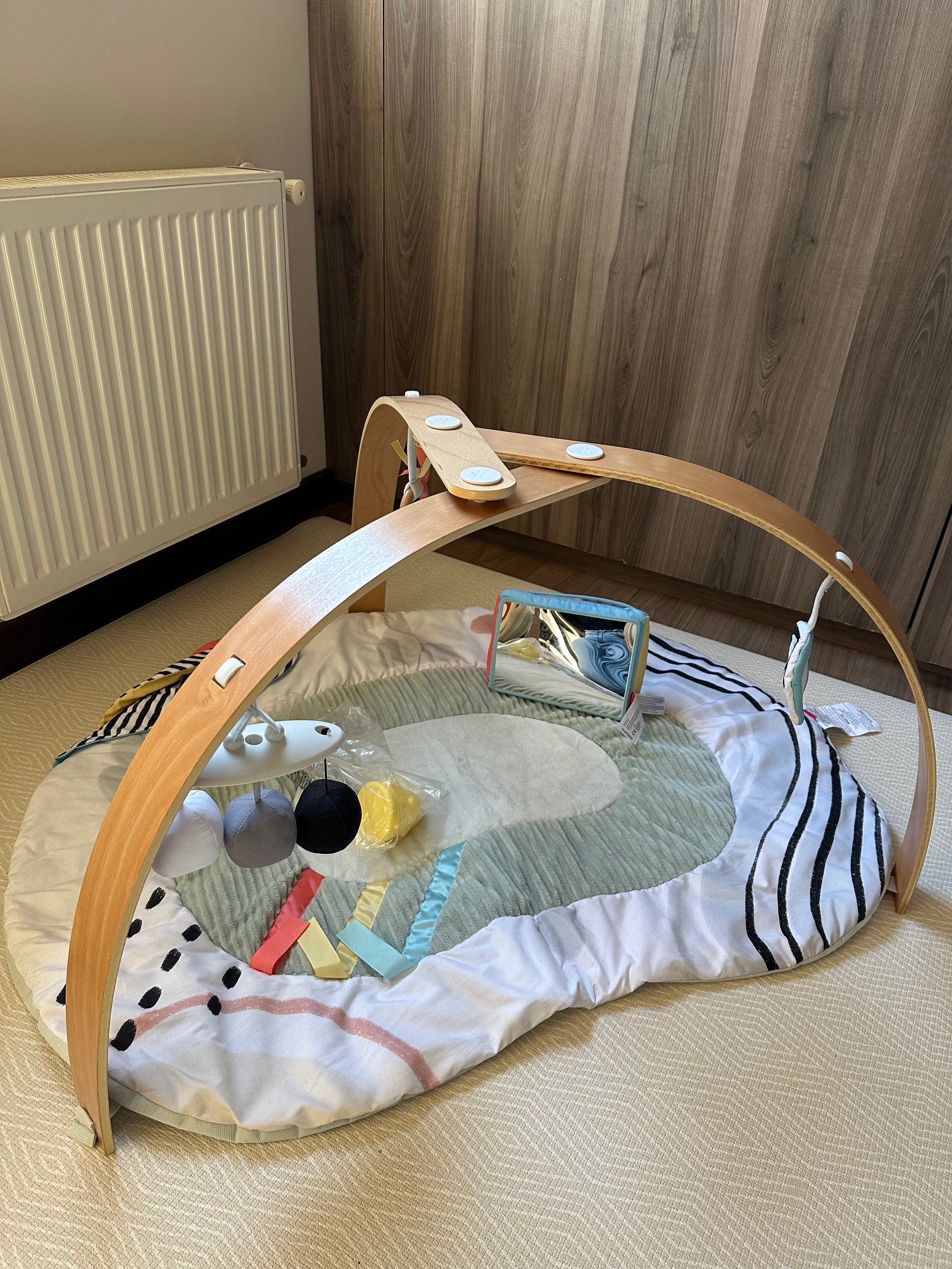 (#PG4768) Gimnasio modelo Baby Play estilo Montessori. Marca Skip Hop