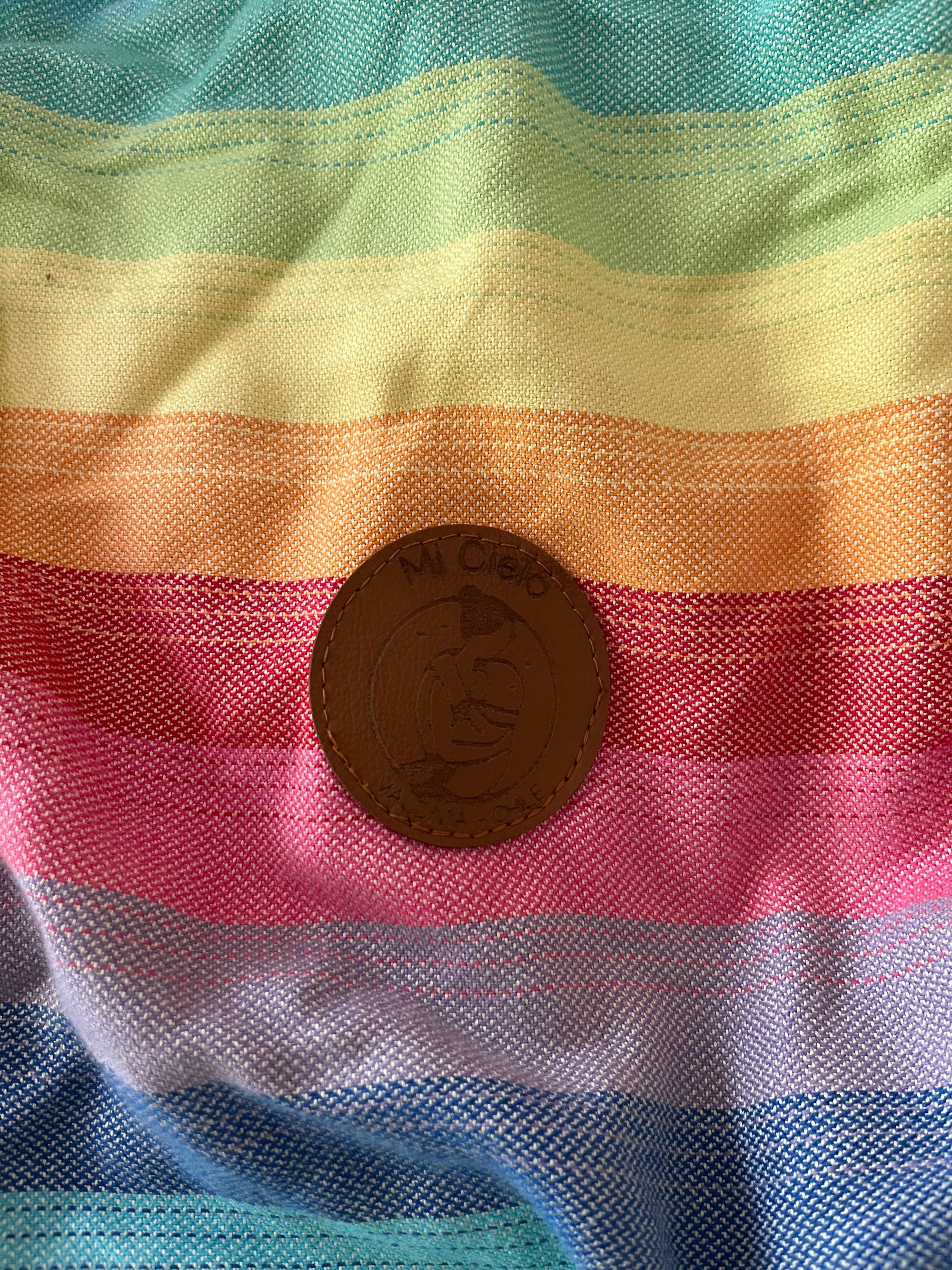 (#PG5034) Portabebé modelo Arcoíris. Marca Mi Cielo