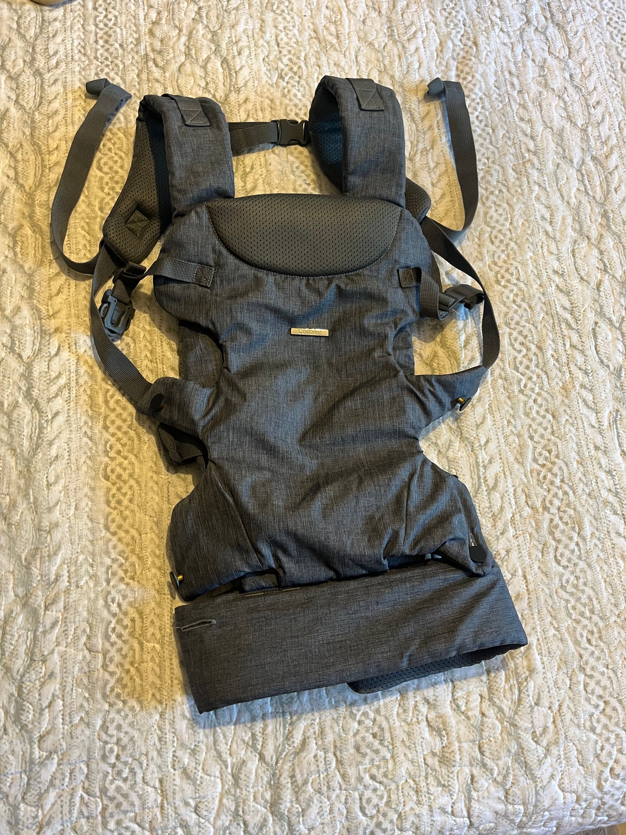 (#PG4468) Portabebé color gris. Marca Colloky