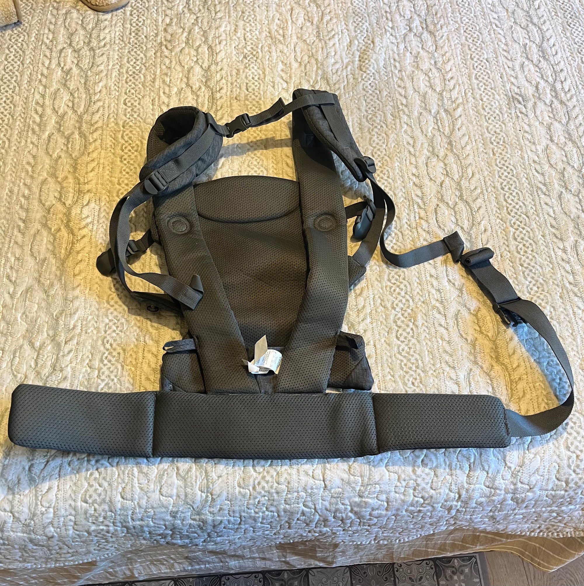 (#PG4468) Portabebé color gris. Marca Colloky