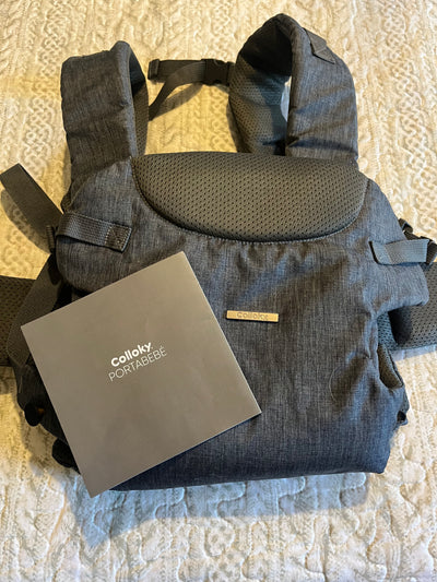 (#PG4468) Portabebé color gris. Marca Colloky