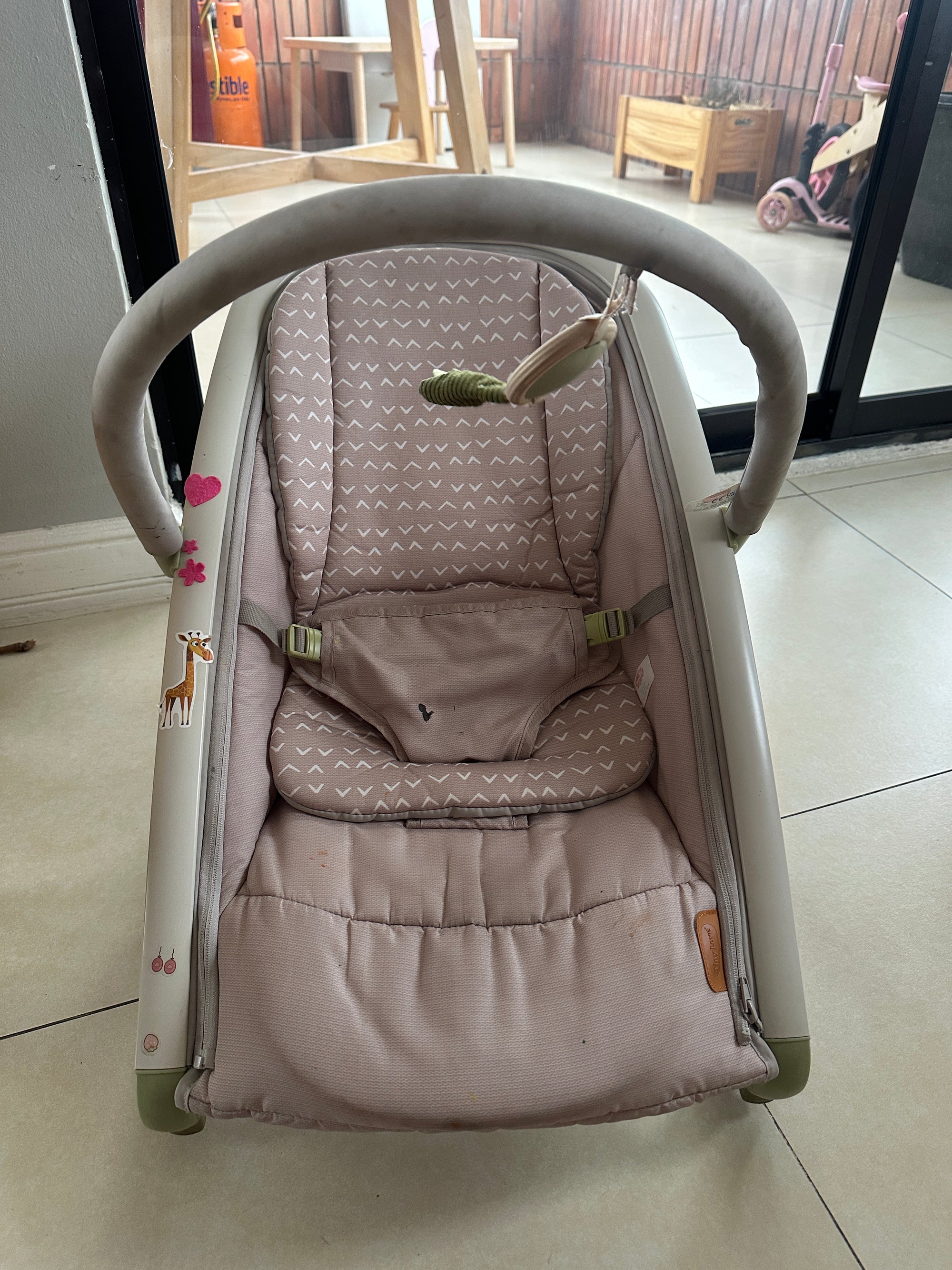 (#PG5030) Silla nido mecedora modelo Rocker Boho Chic 2 en 1. Marca Tiny Love