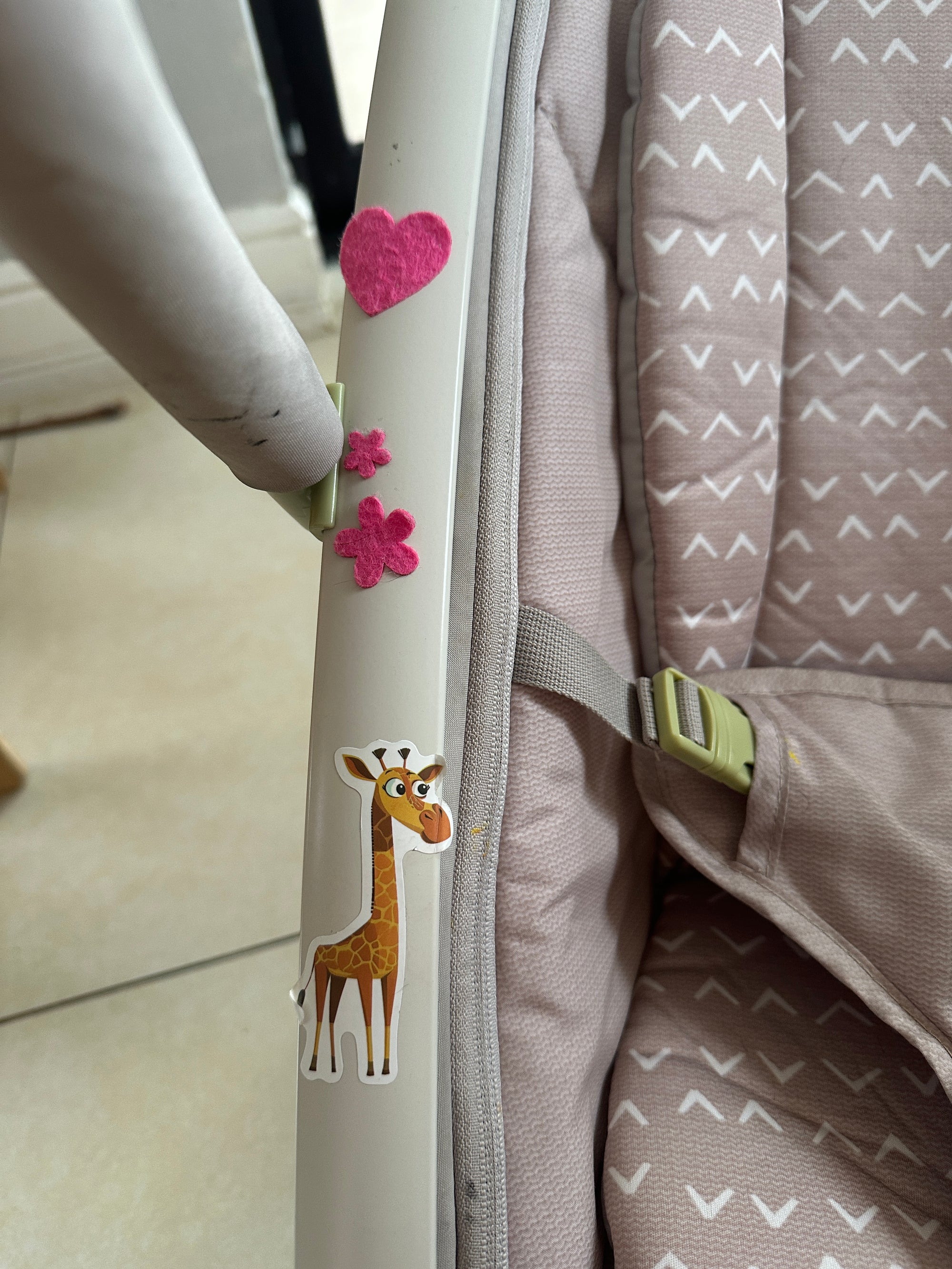 (#PG5030) Silla nido mecedora modelo Rocker Boho Chic 2 en 1. Marca Tiny Love