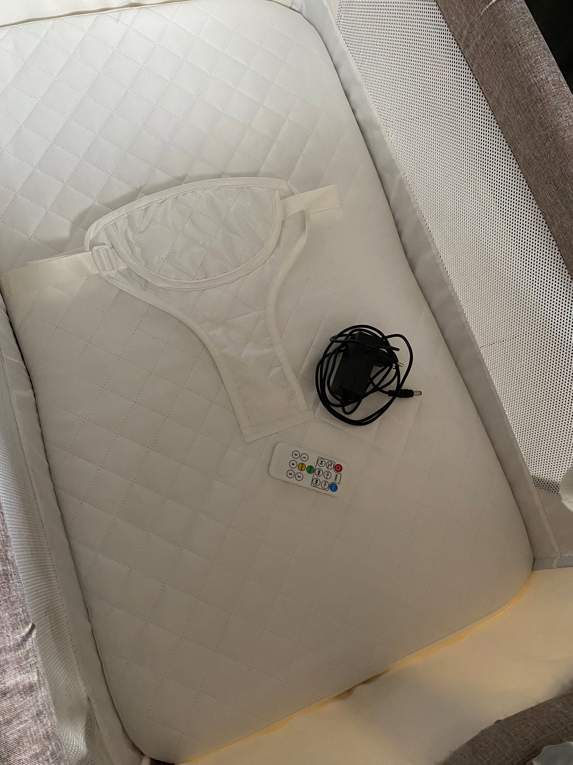 (#PG5130) Cuna colecho modelo mecedora eléctrica E-clase. Marca Lubabycas