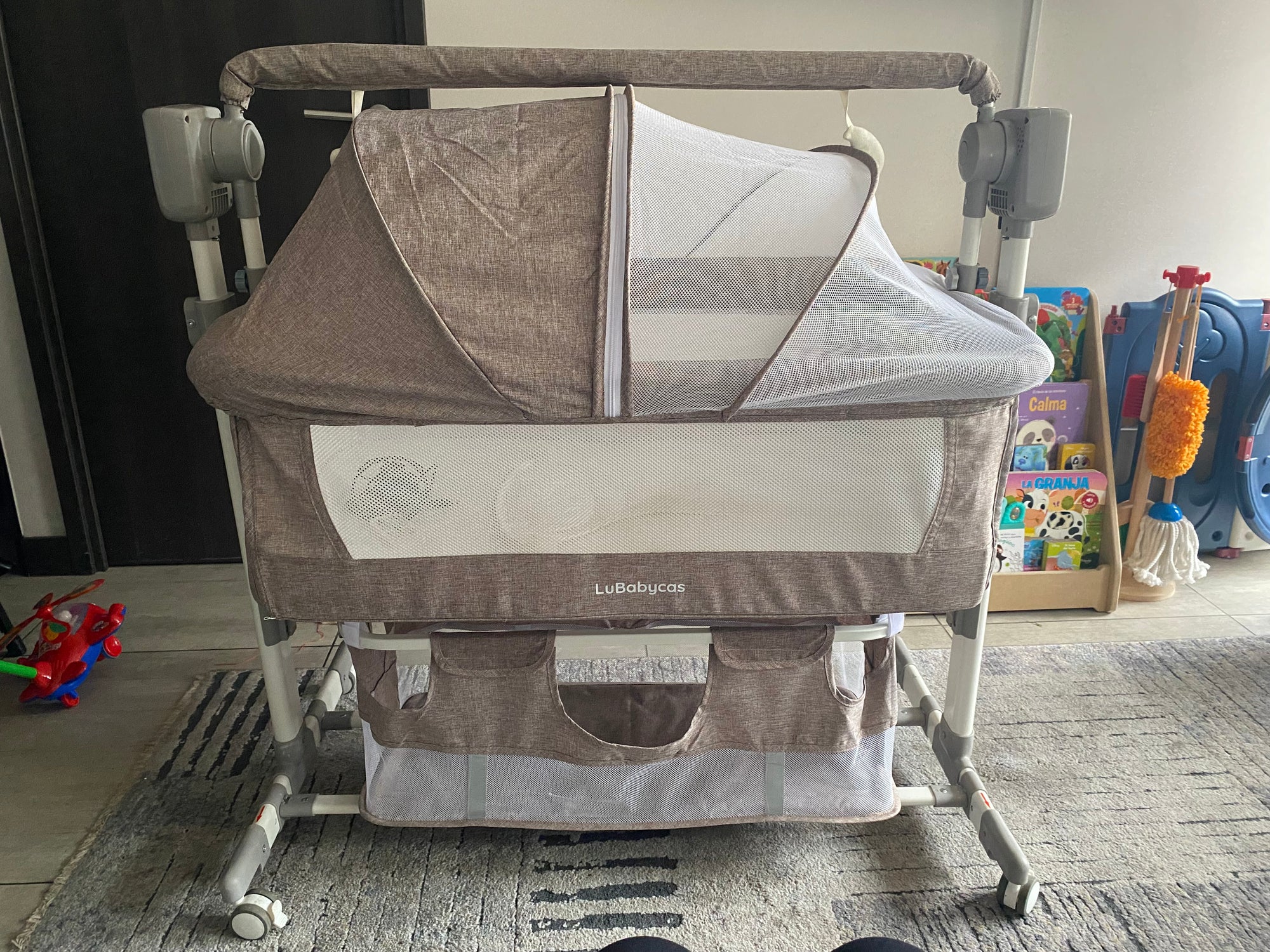 (#PG5130) Cuna colecho modelo mecedora eléctrica E-clase. Marca Lubabycas