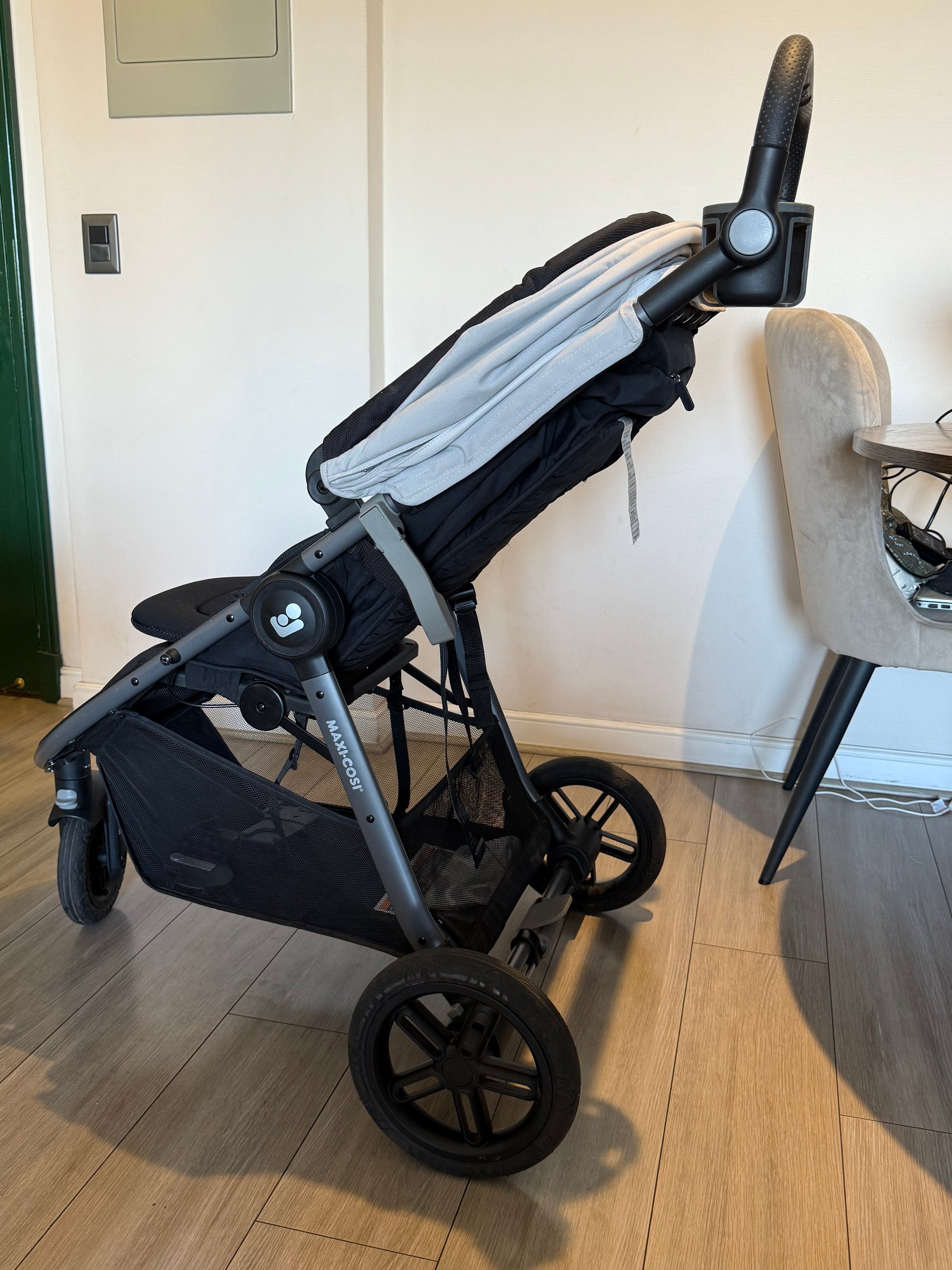 (#PG4442) Coche Travel System modelo Gia Xp Midnight. Marca Maxi Cosi