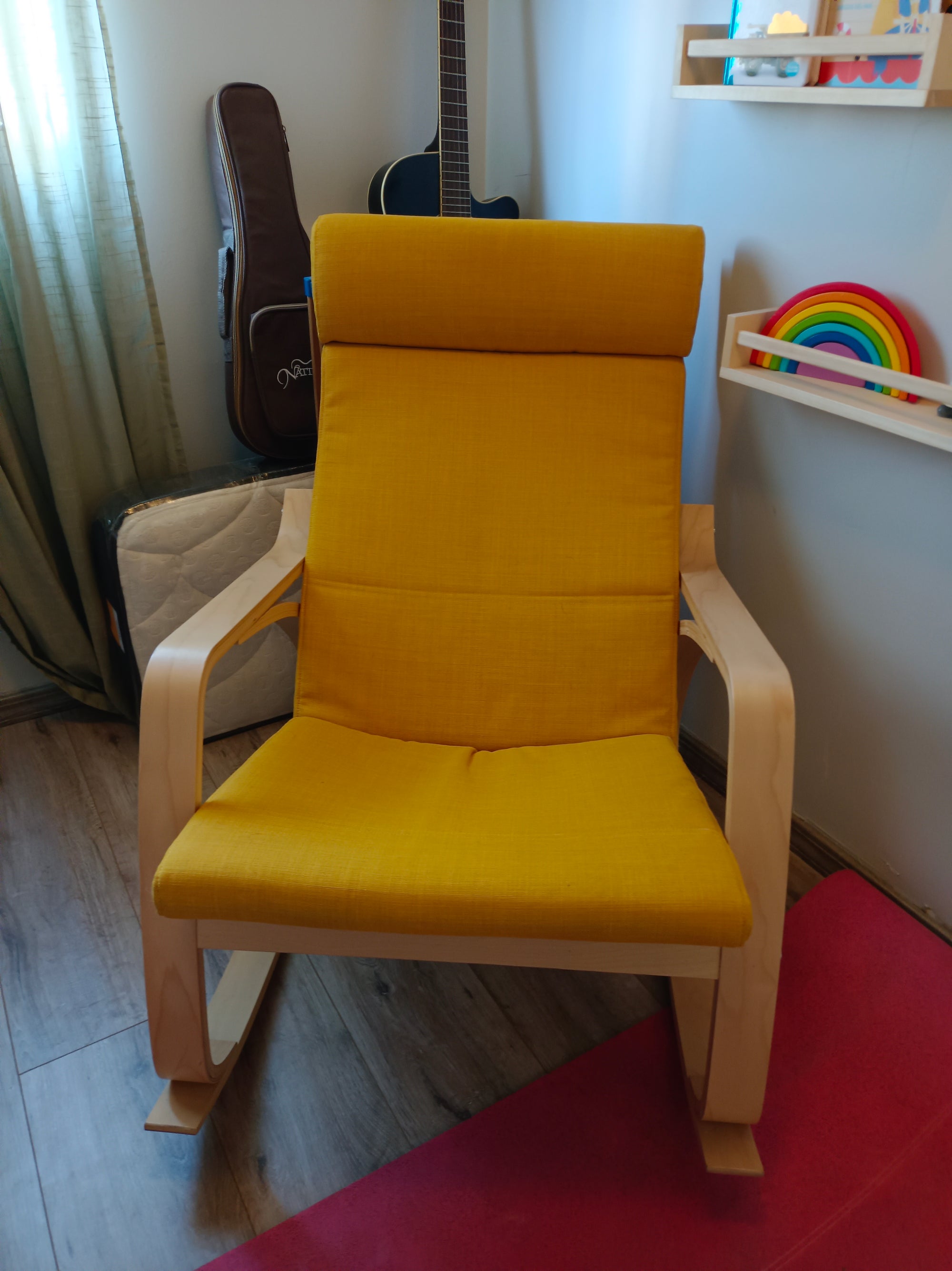 (#PG4266) Silla mecedora modelo Poäng. Marca IKEA