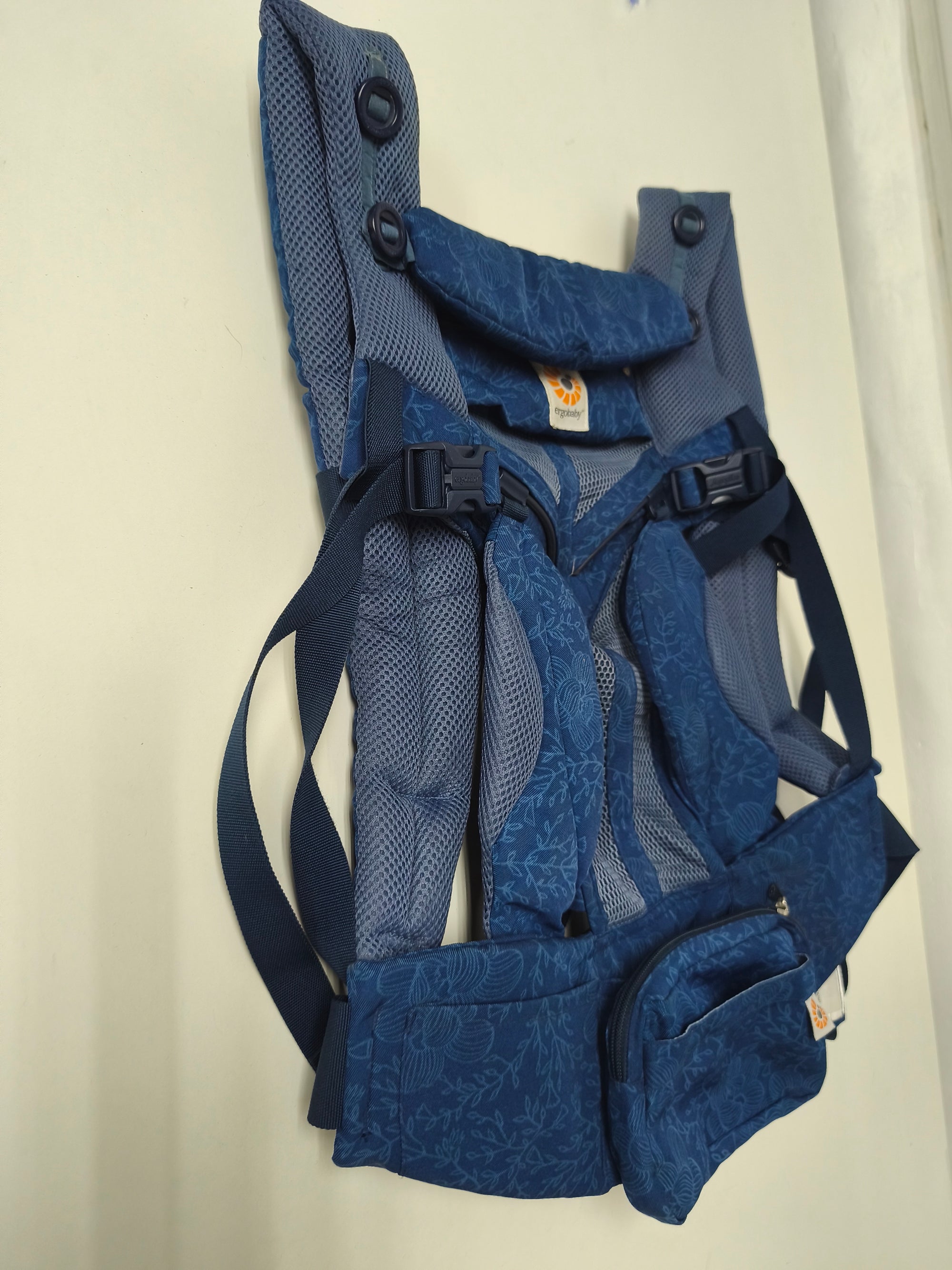 Mochila de porteo, modelo Omni mesh azul. Marca Ergobaby (#PG5641)