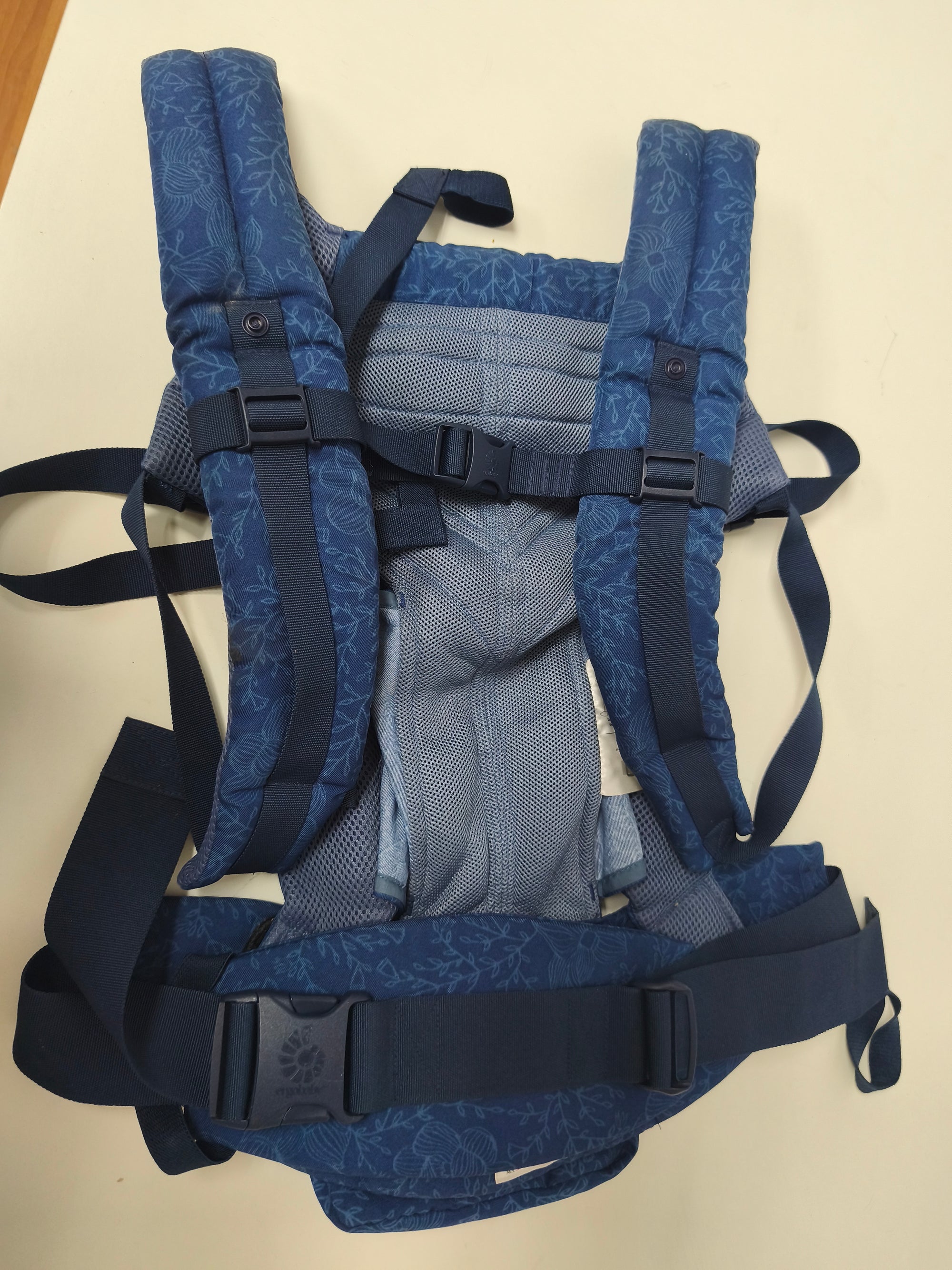 Mochila de porteo, modelo Omni mesh azul. Marca Ergobaby (#PG5641)