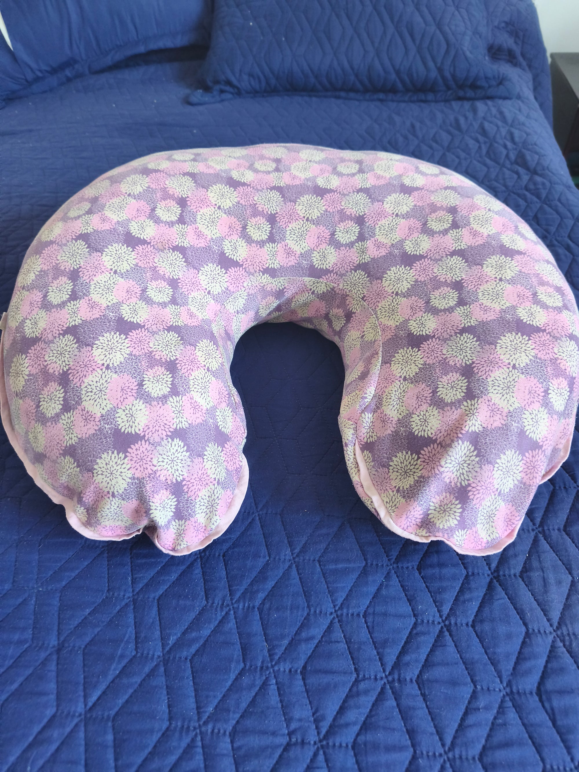 Cojín lactancia, modelo soft morado. Marca Nueve Lunas (#PG5657)