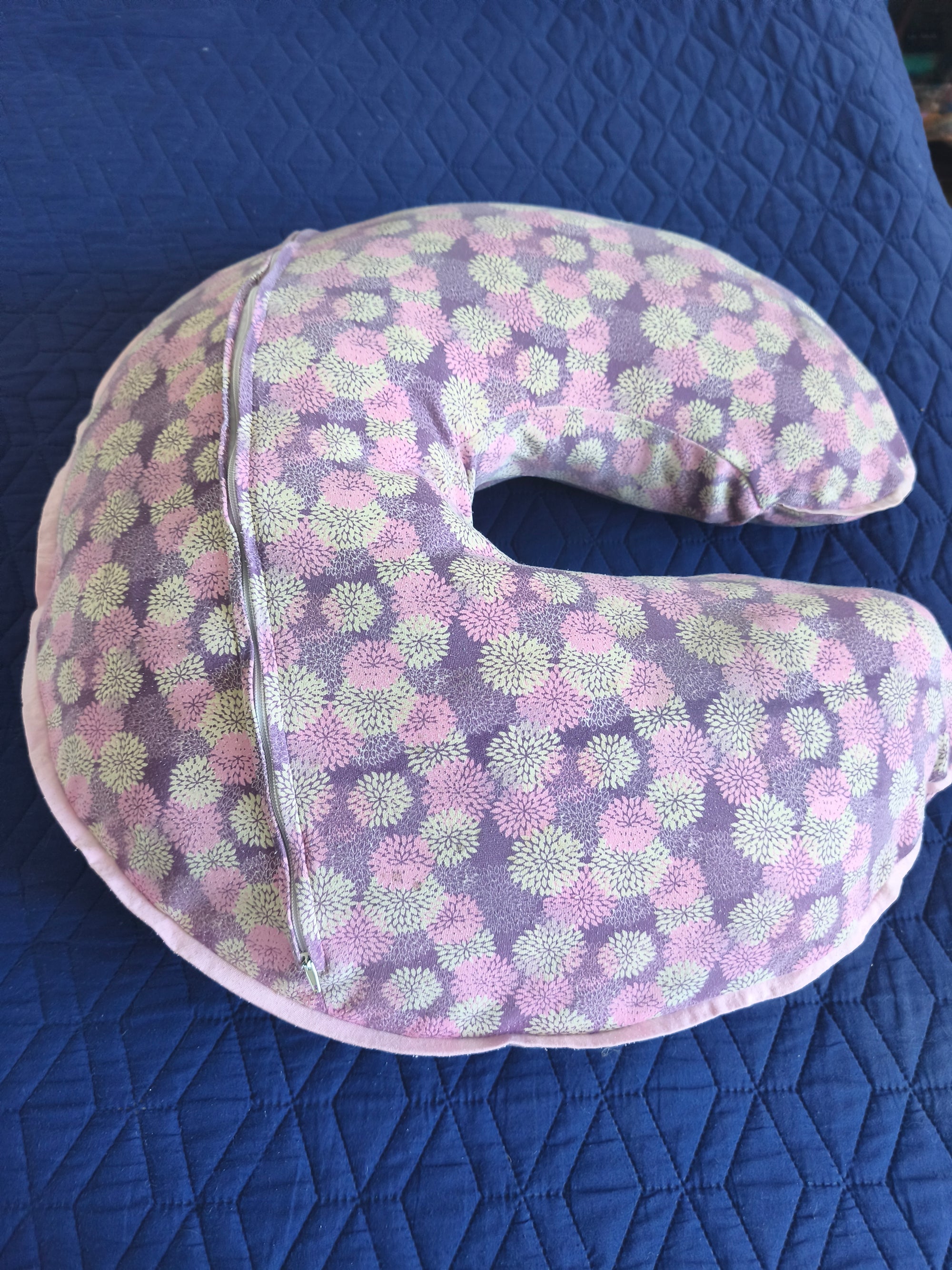 Cojín lactancia, modelo soft morado. Marca Nueve Lunas (#PG5657)