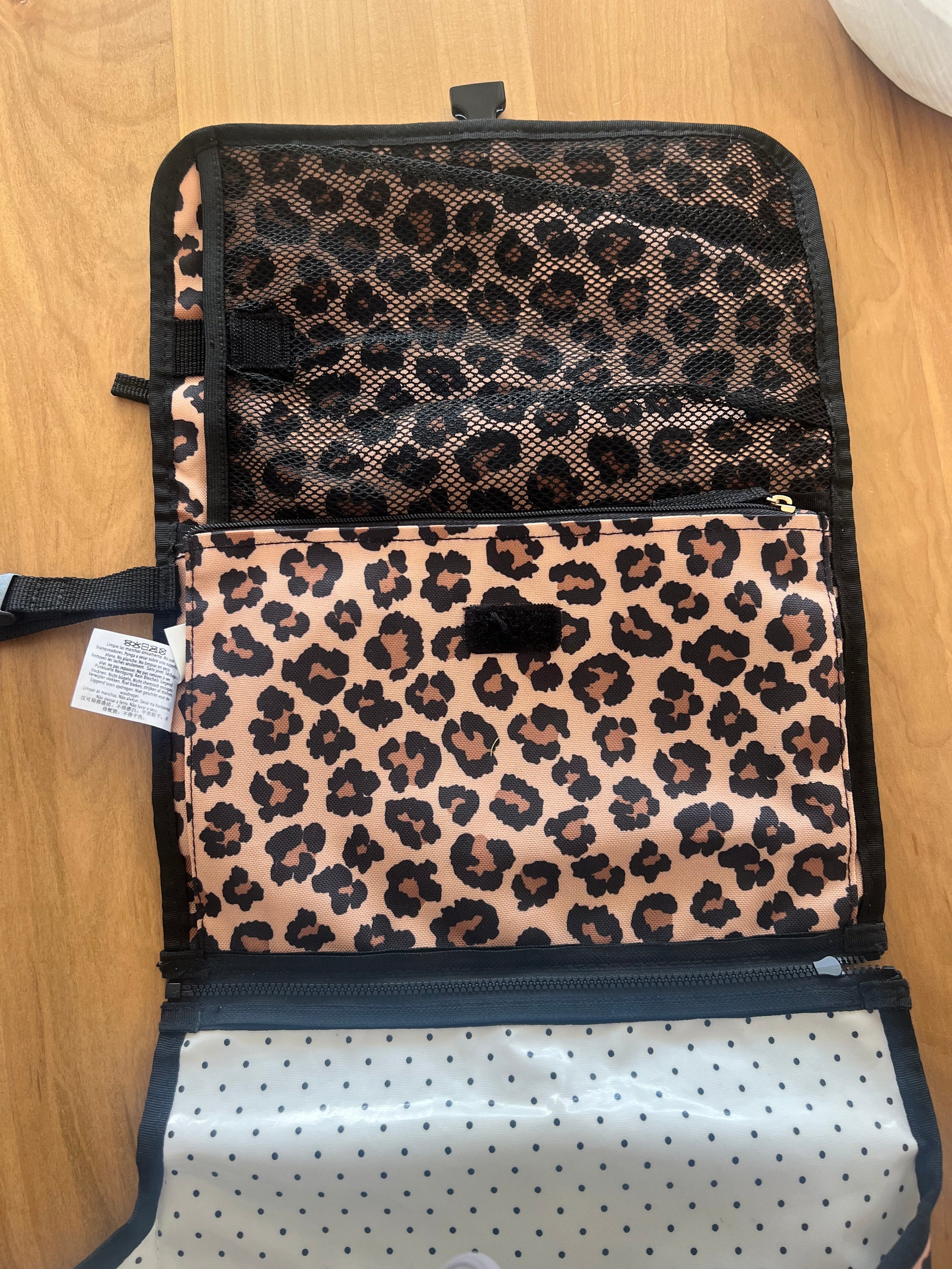 (#PG5360) Mudador portátil modelo Animal Print. Marca Skip Hop