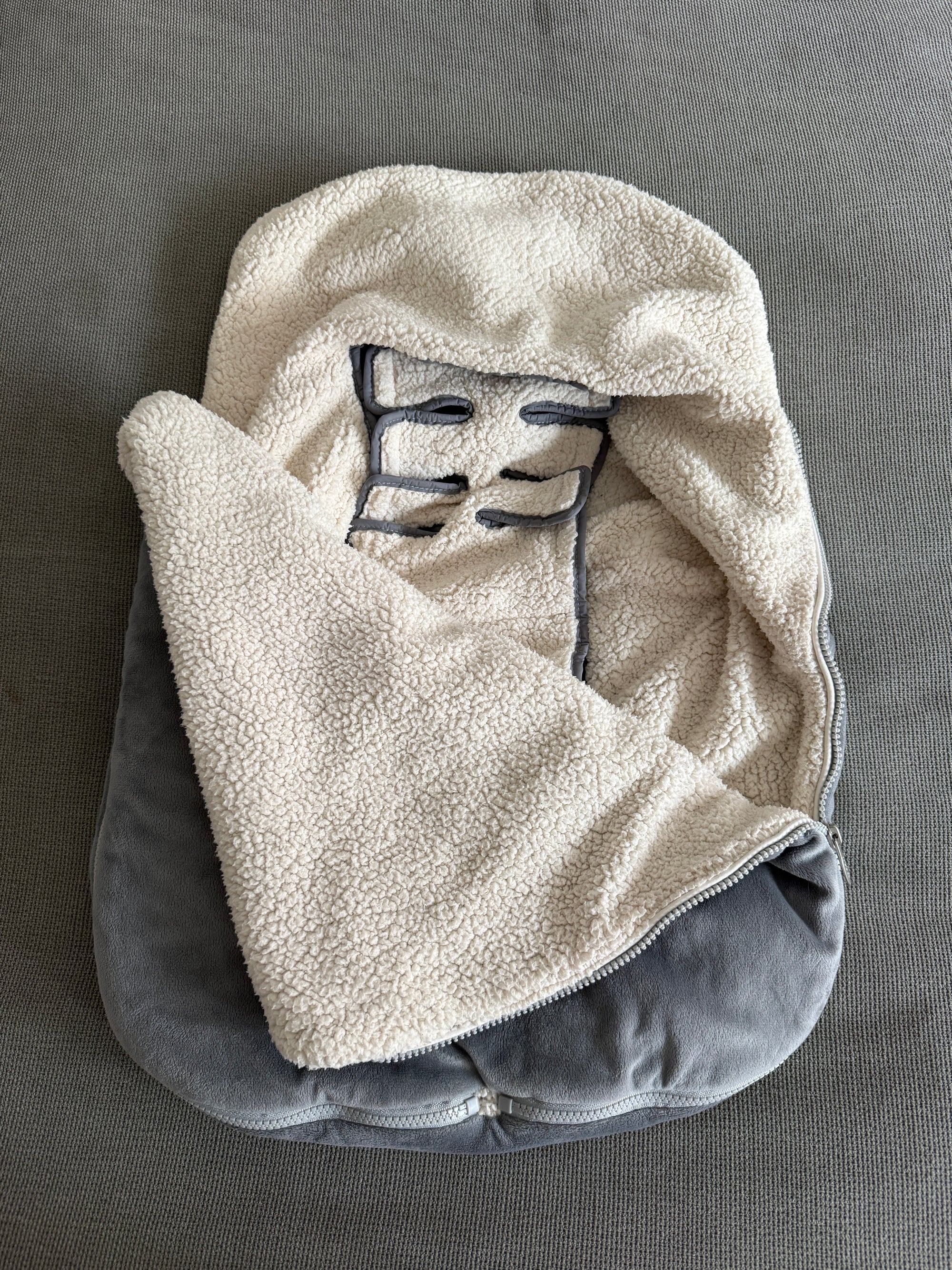 Saco para coche gris. Marca JJ Cole (#PG5783)
