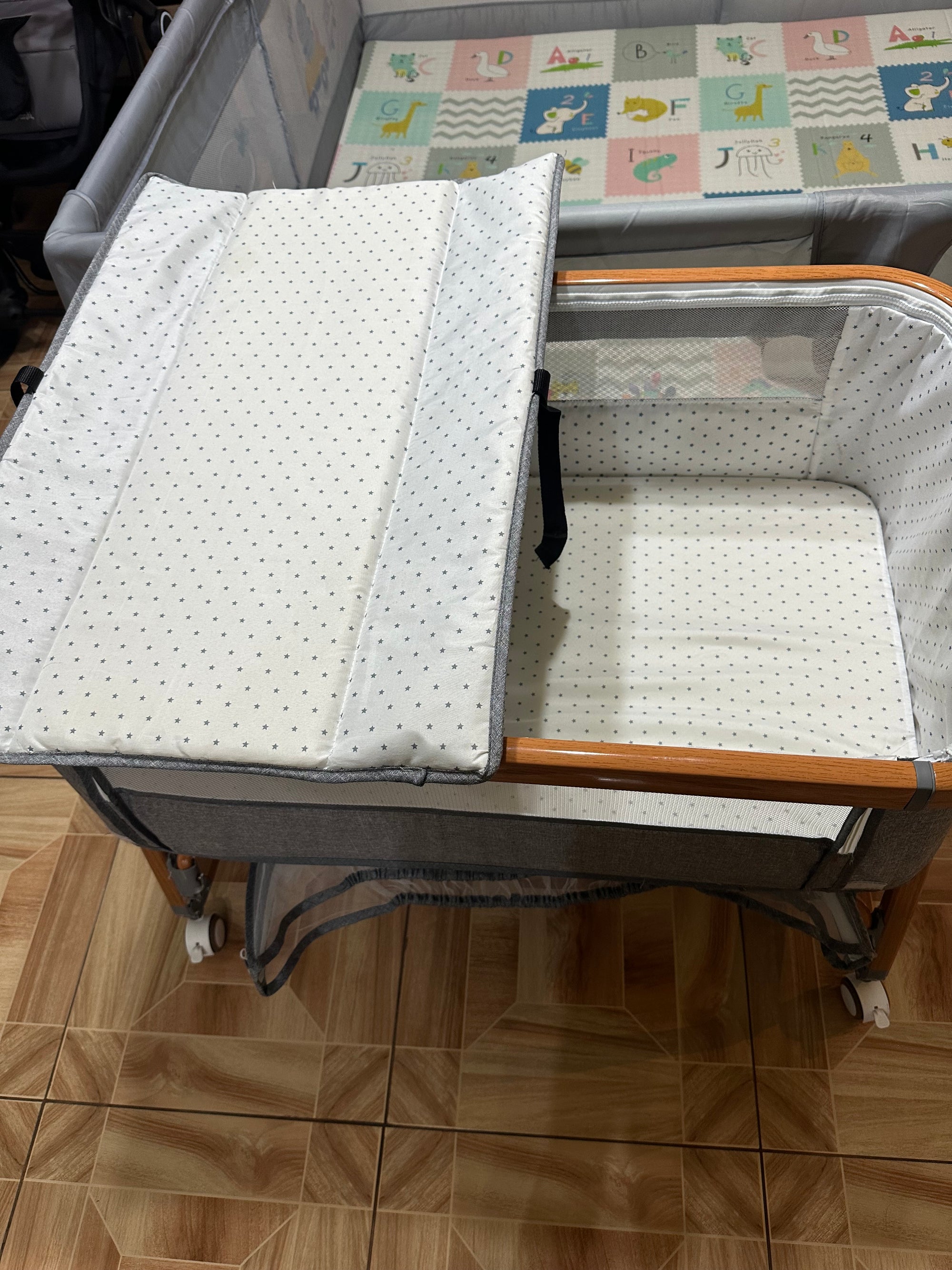 Cuna colecho mecedora 3 en 1 gris. Marca Lubabycas (#PG5702)