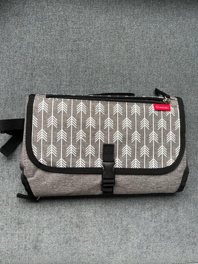 (#PG4809) Cambiador de pañales portátil de género impermeable. Marca Lekebaby