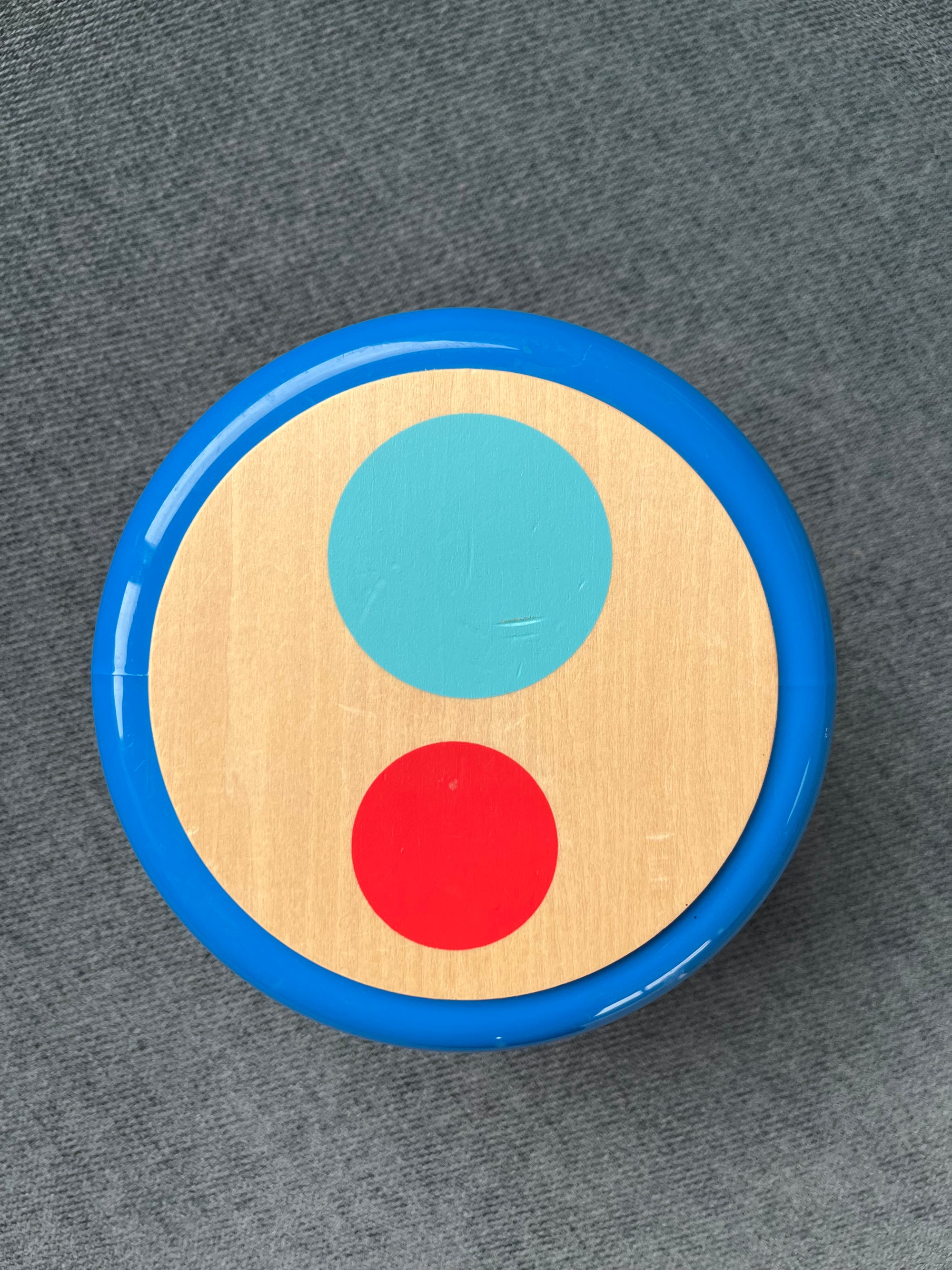 (#PG4812) Tambor de plástico y madera. Marca Hape