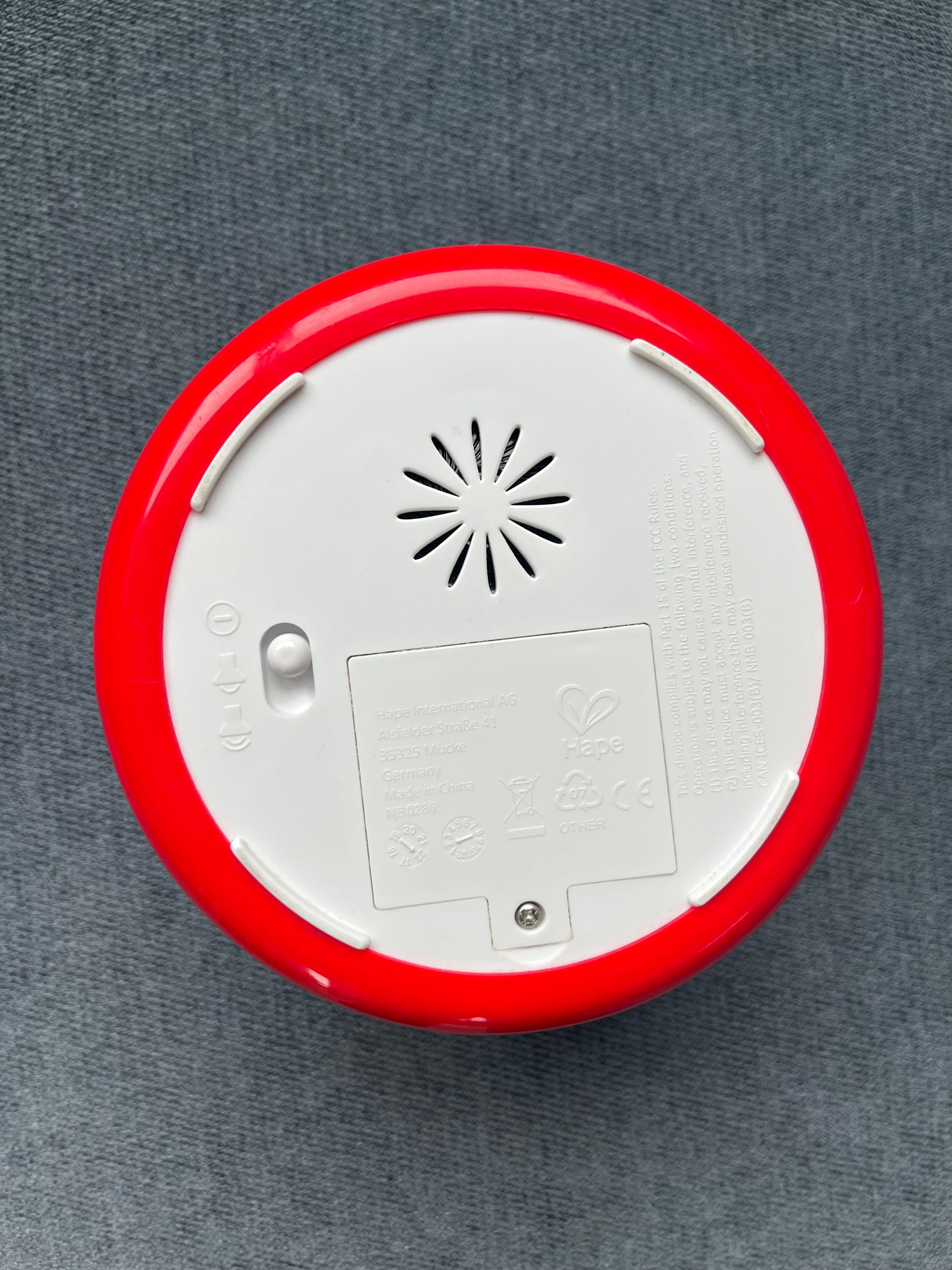 (#PG4812) Tambor de plástico y madera. Marca Hape