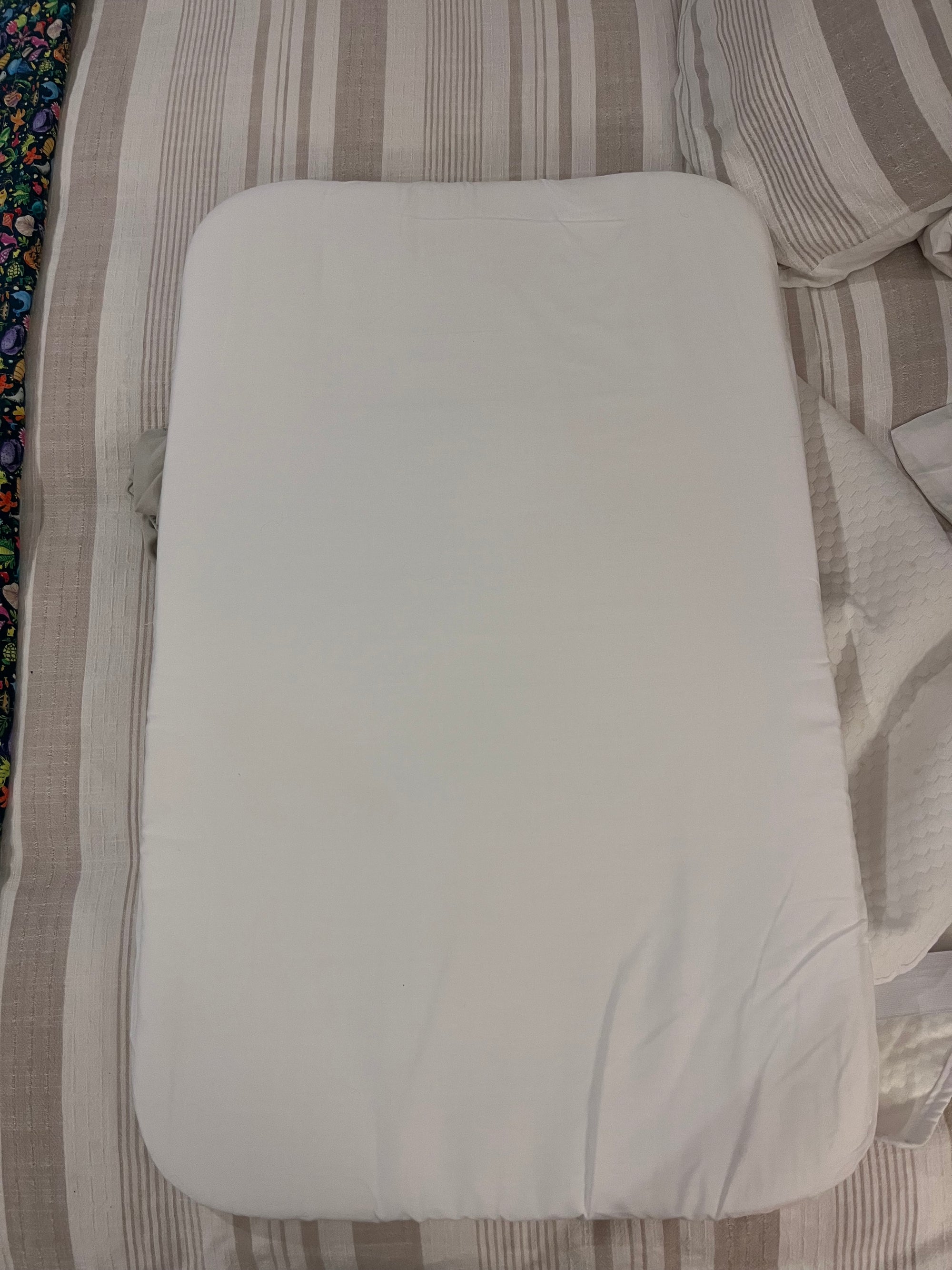 Cuna colecho Cozee gris plata. Marca Tutti Bambini (#PG5737)