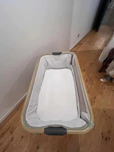 Cuna colecho Cozee gris plata. Marca Tutti Bambini (#PG5737)