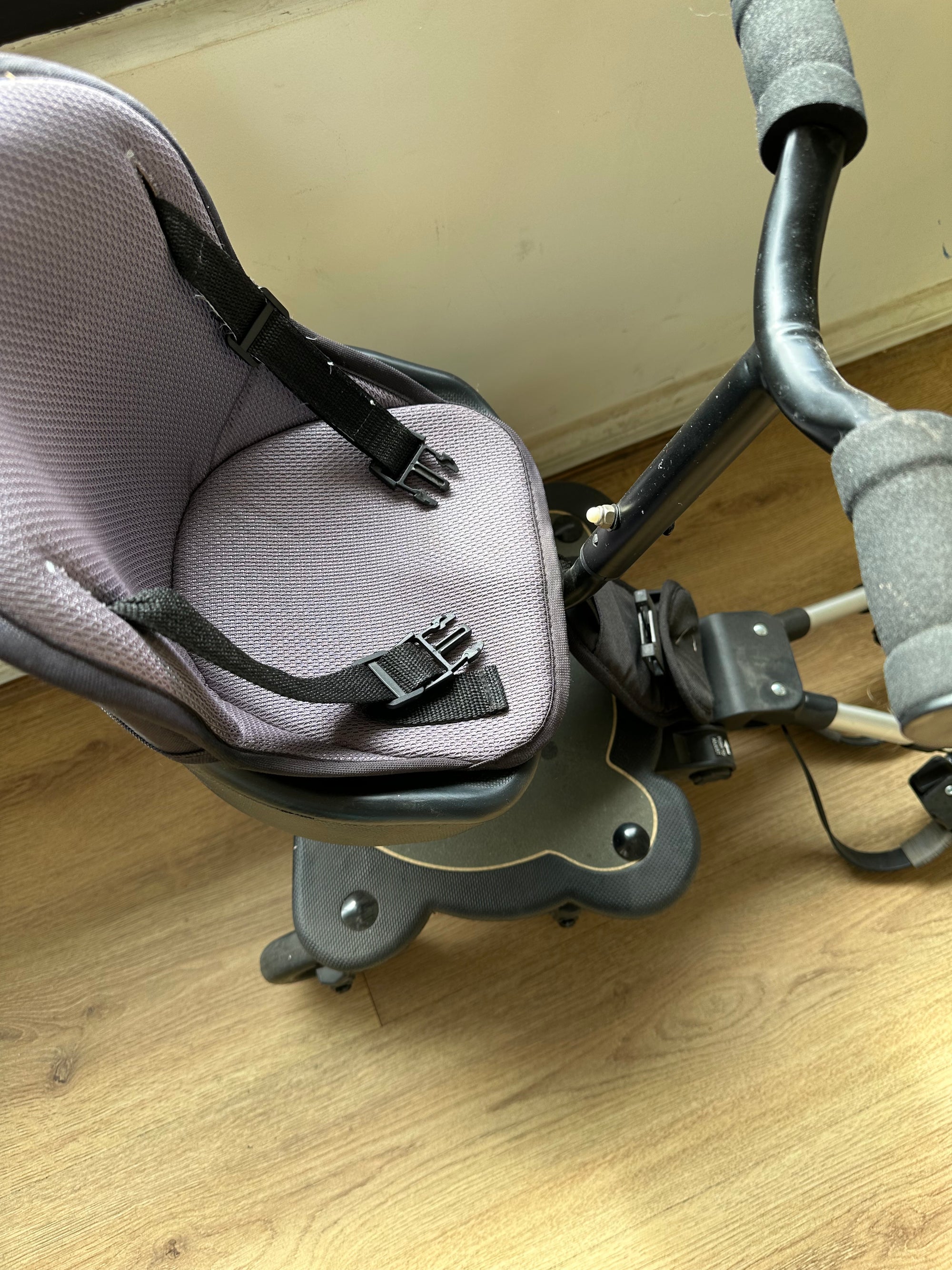 (#PG4642) Asiento hermano mayor modelo Cozy Rider 2 en 1. Marca Englancha