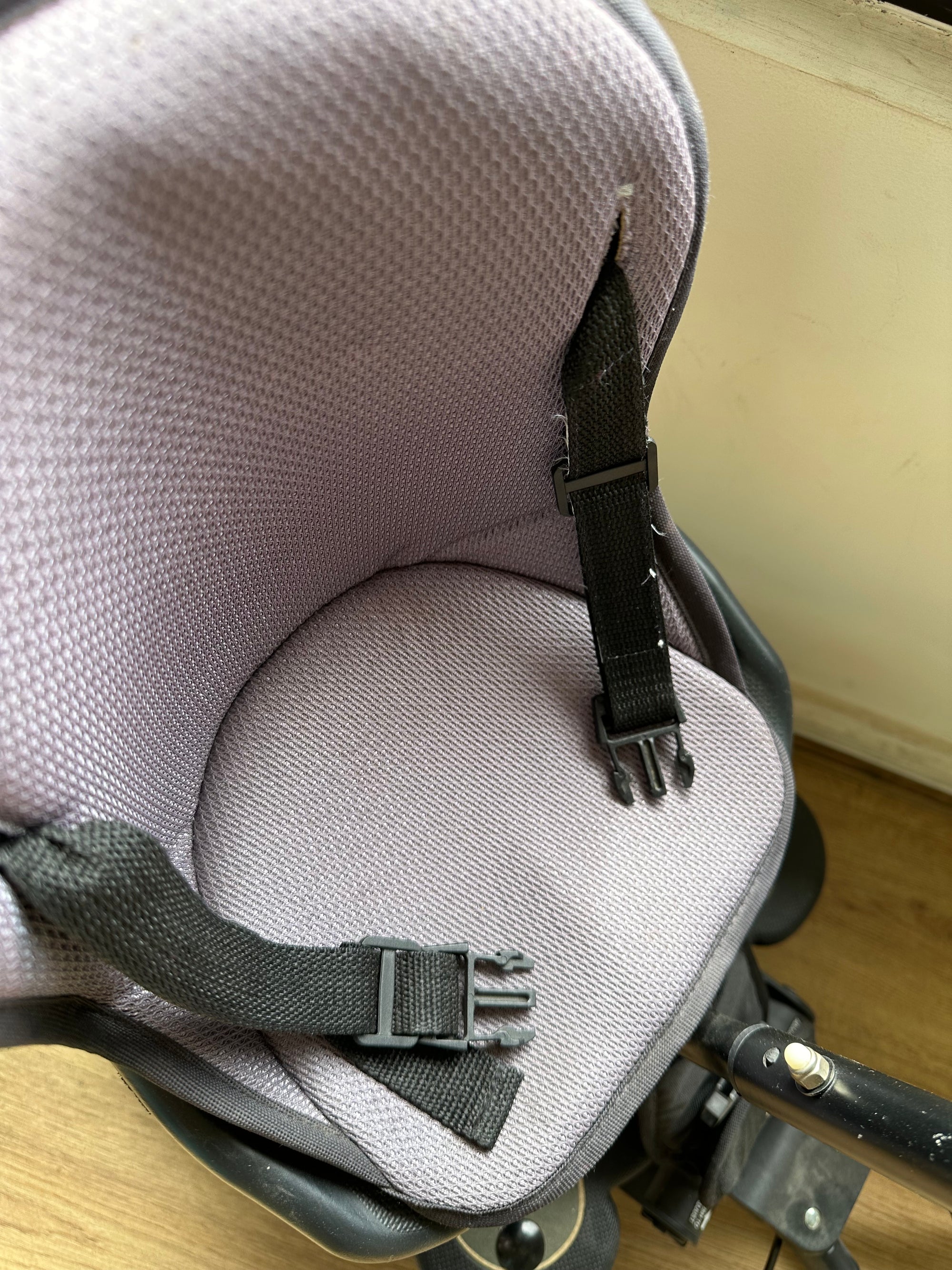 (#PG4642) Asiento hermano mayor modelo Cozy Rider 2 en 1. Marca Englancha