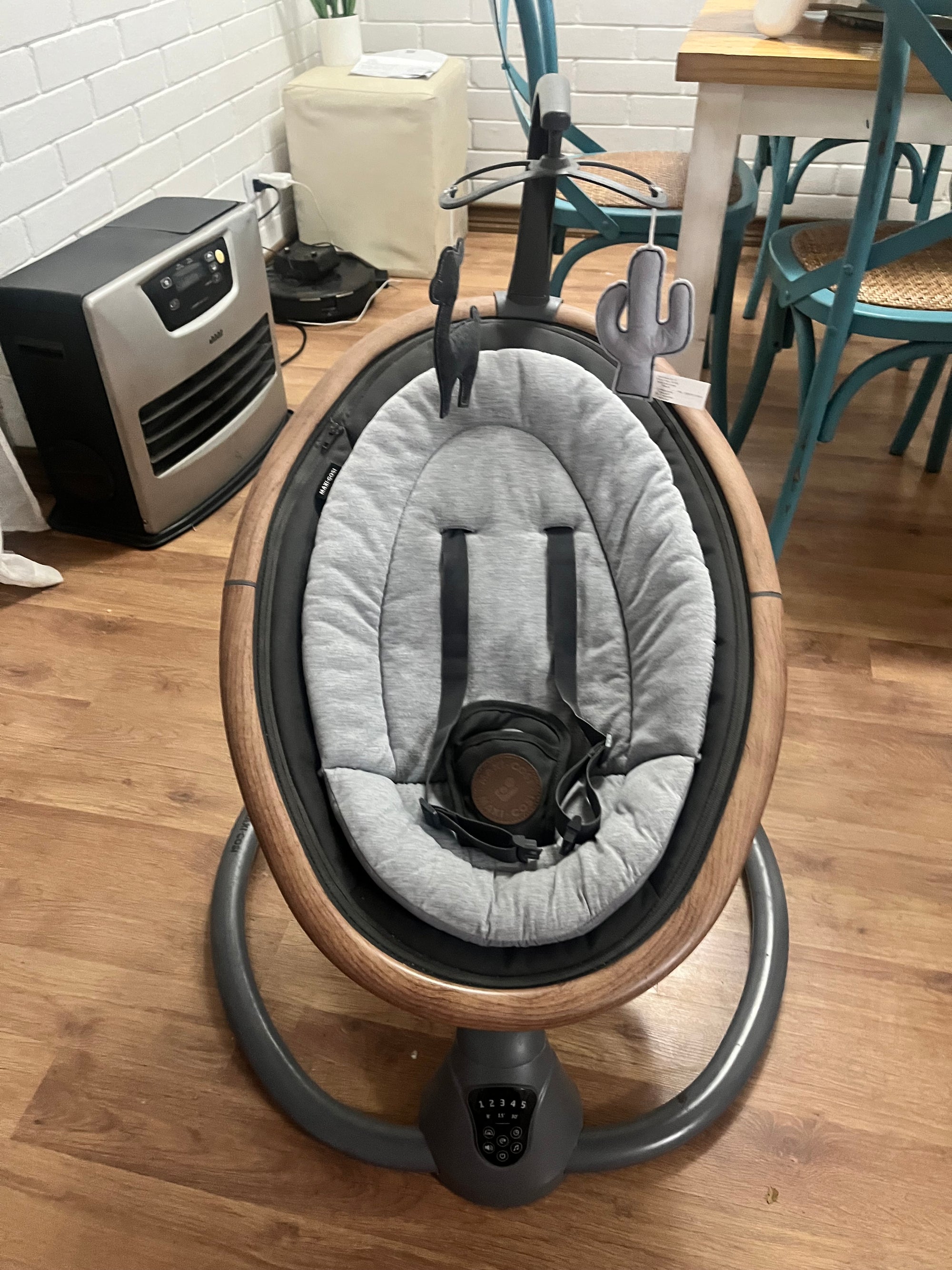 Silla nido mecedora, modelo gris. Marca Maxi Cosi (#PG5721)