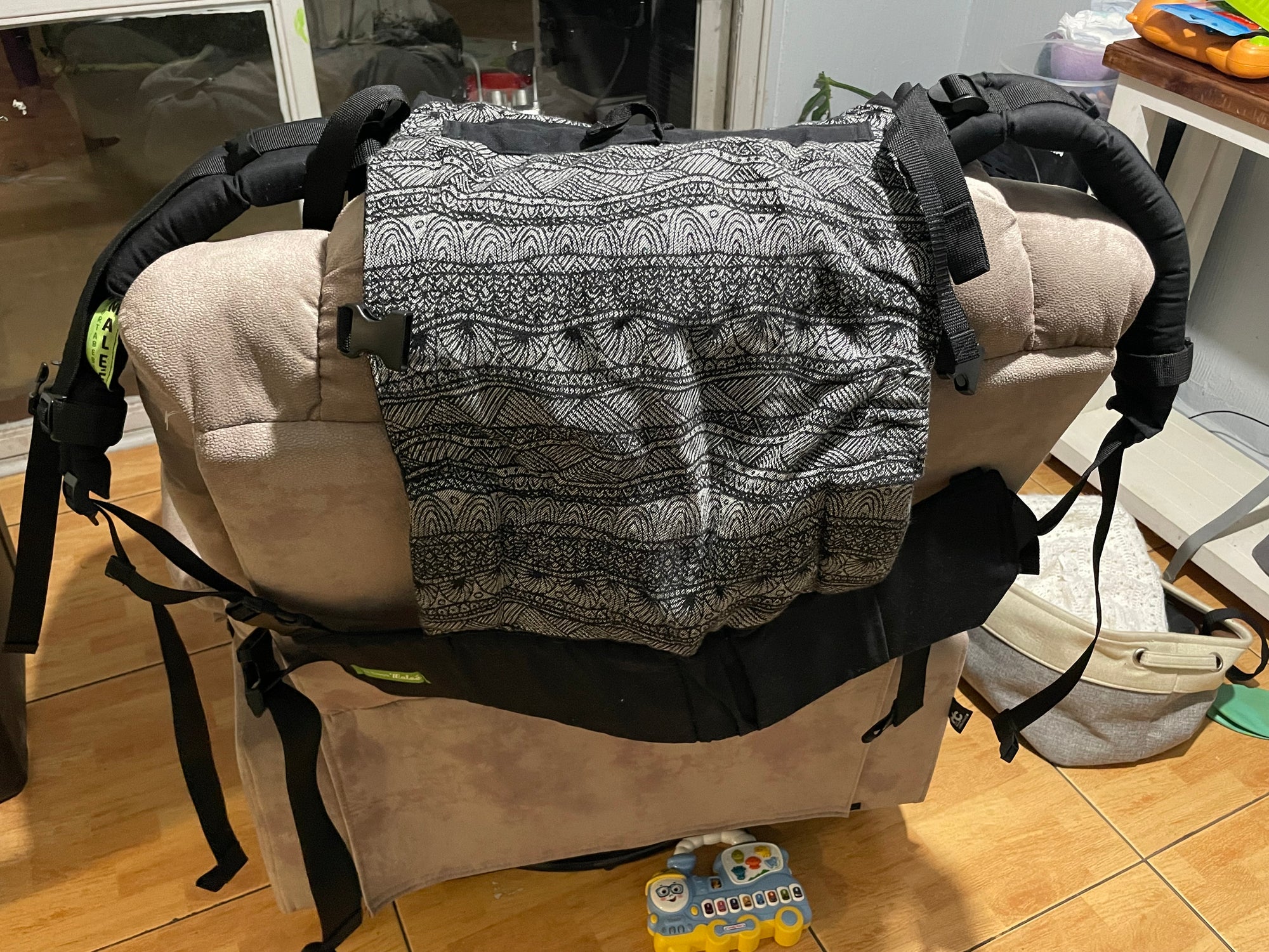 Mochila de porteo, de algodón orgánico y cobertor. Marca Maleé (#PG5605)