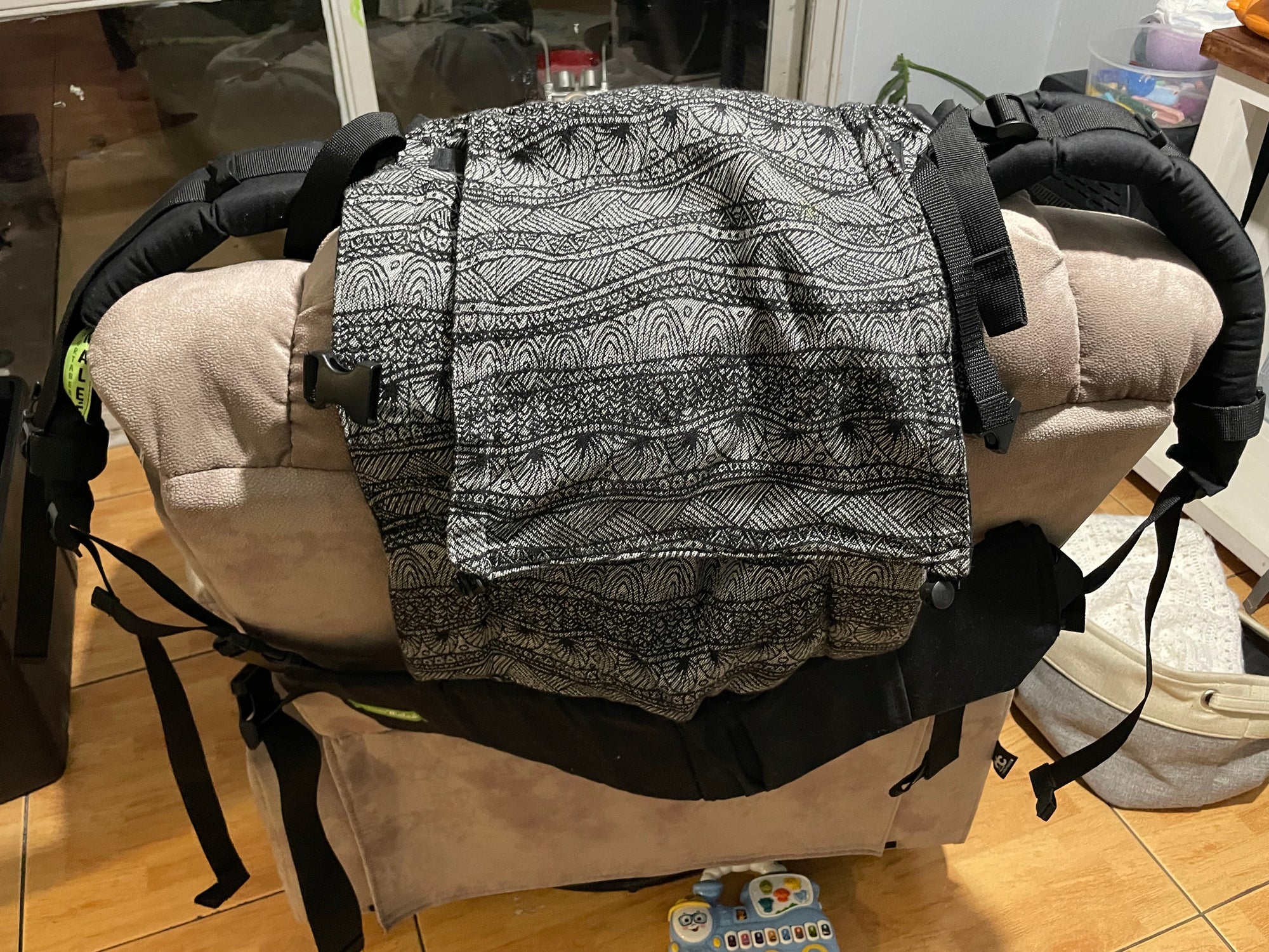 Mochila de porteo, de algodón orgánico y cobertor. Marca Maleé (#PG5605)