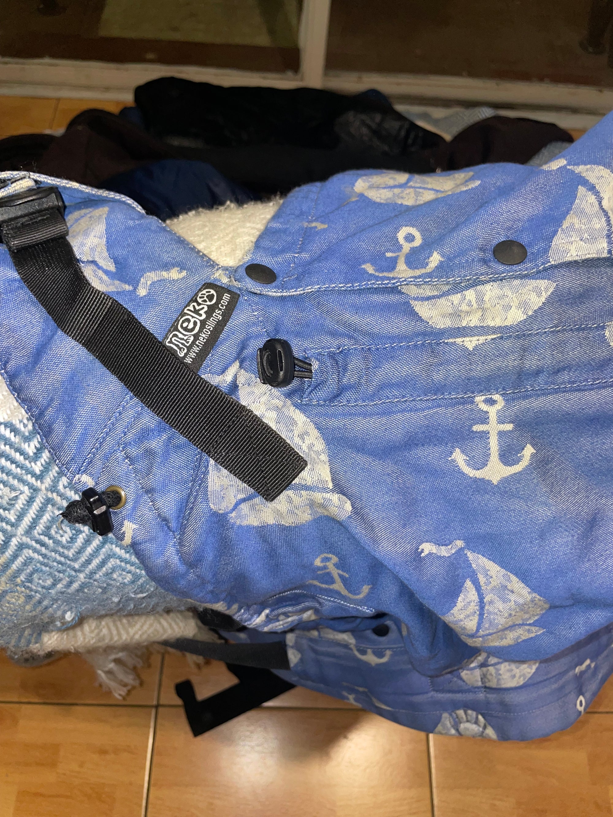 Mochila ergonómica, modelo switch baby. Marca Neko slings (#PG5609)