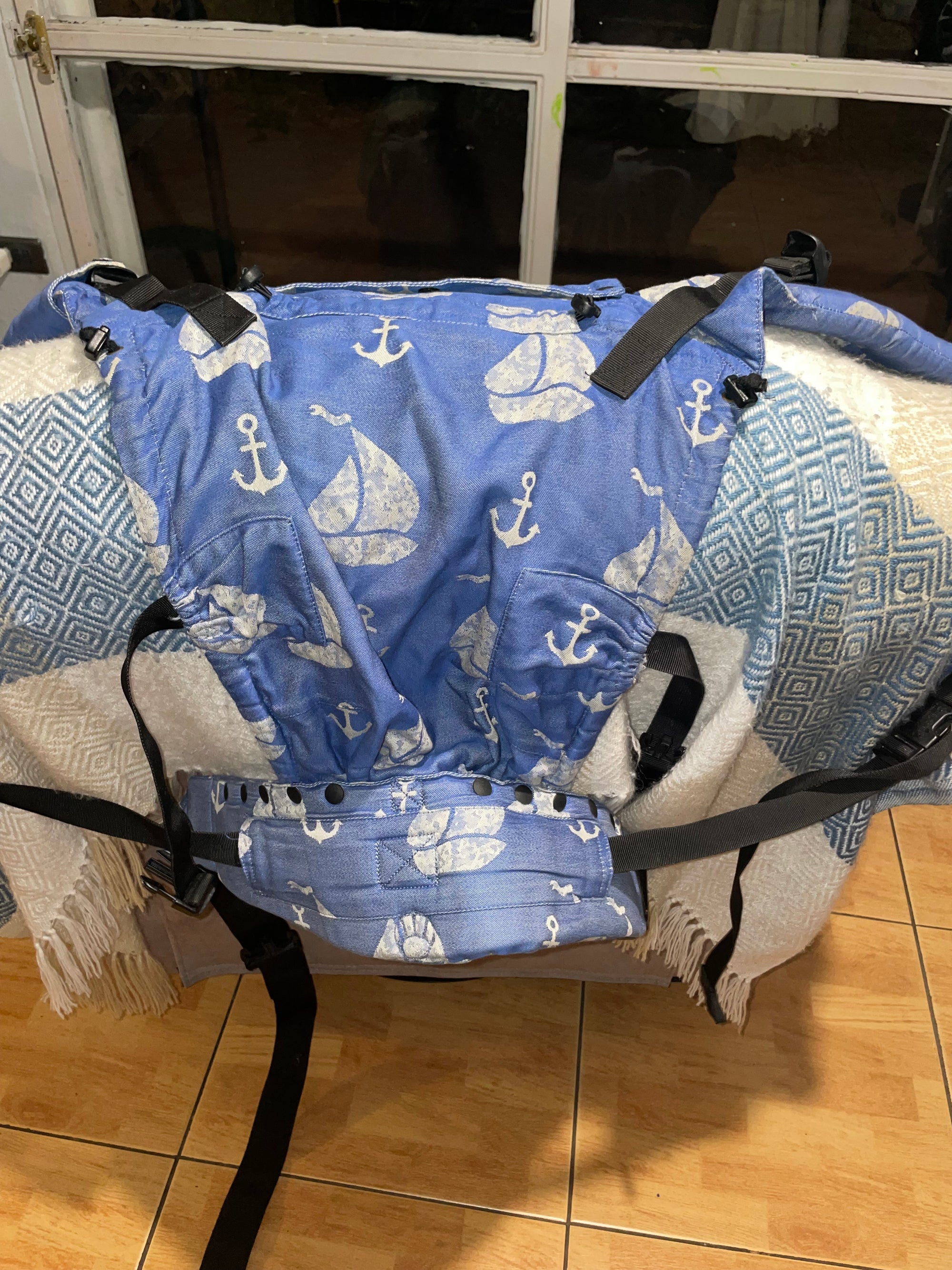 Mochila ergonómica, modelo switch baby. Marca Neko slings (#PG5609)