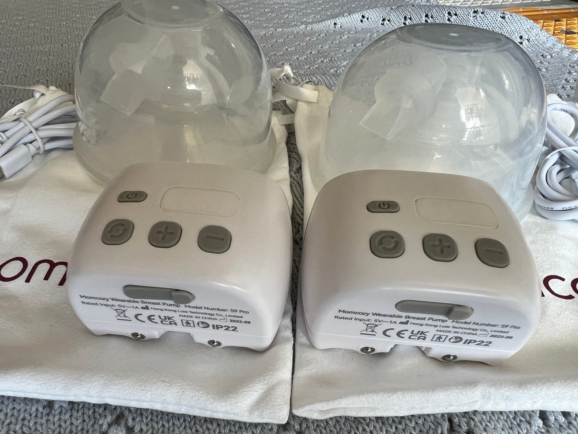 (#PG4543) Extractor de leche doble eléctrico modelo S9 Wearable Breast Pump + Bolsas recolectoras de leche. Marca MomCozy y Medela