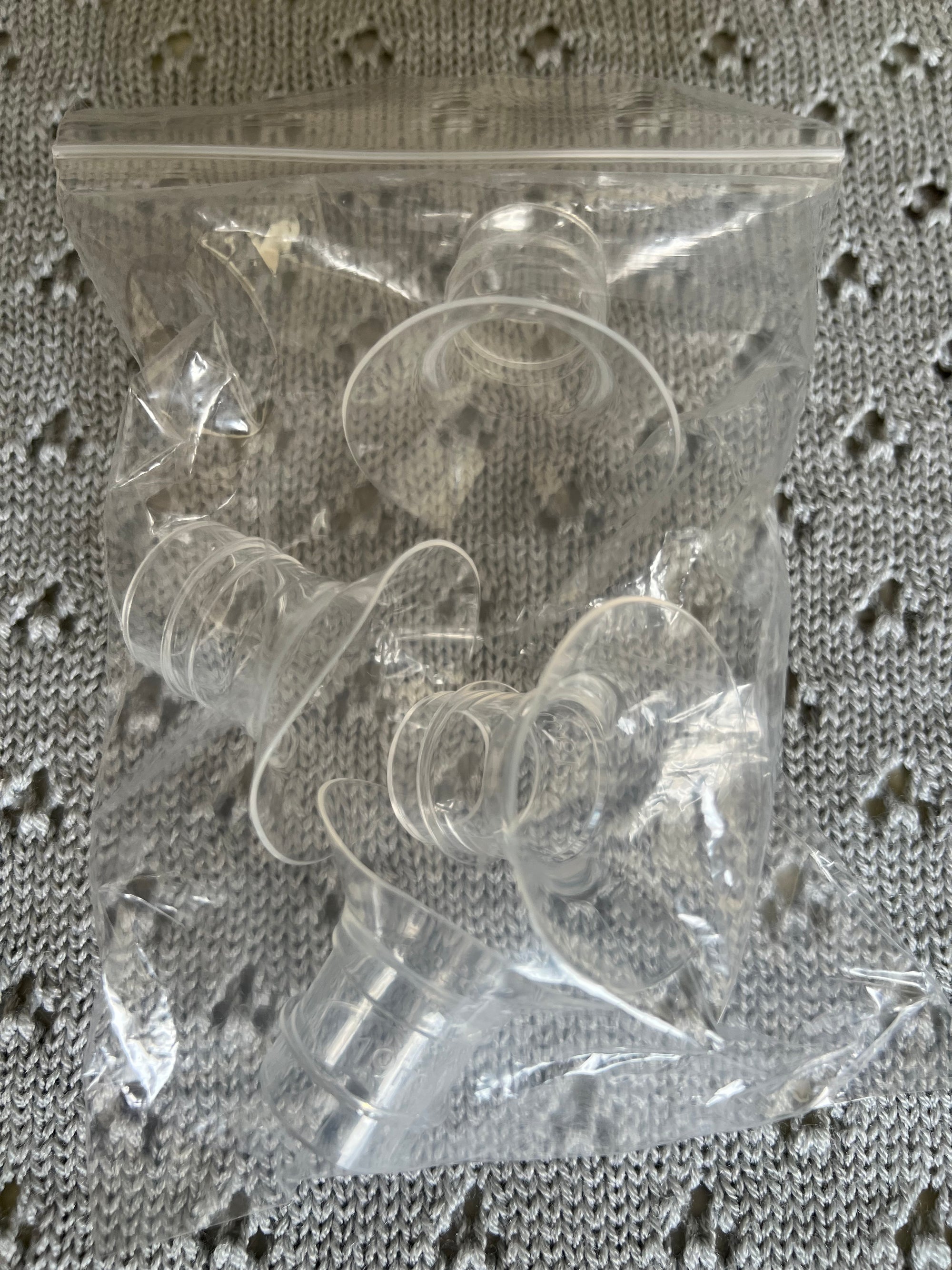 (#PG4543) Extractor de leche doble eléctrico modelo S9 Wearable Breast Pump + Bolsas recolectoras de leche. Marca MomCozy y Medela