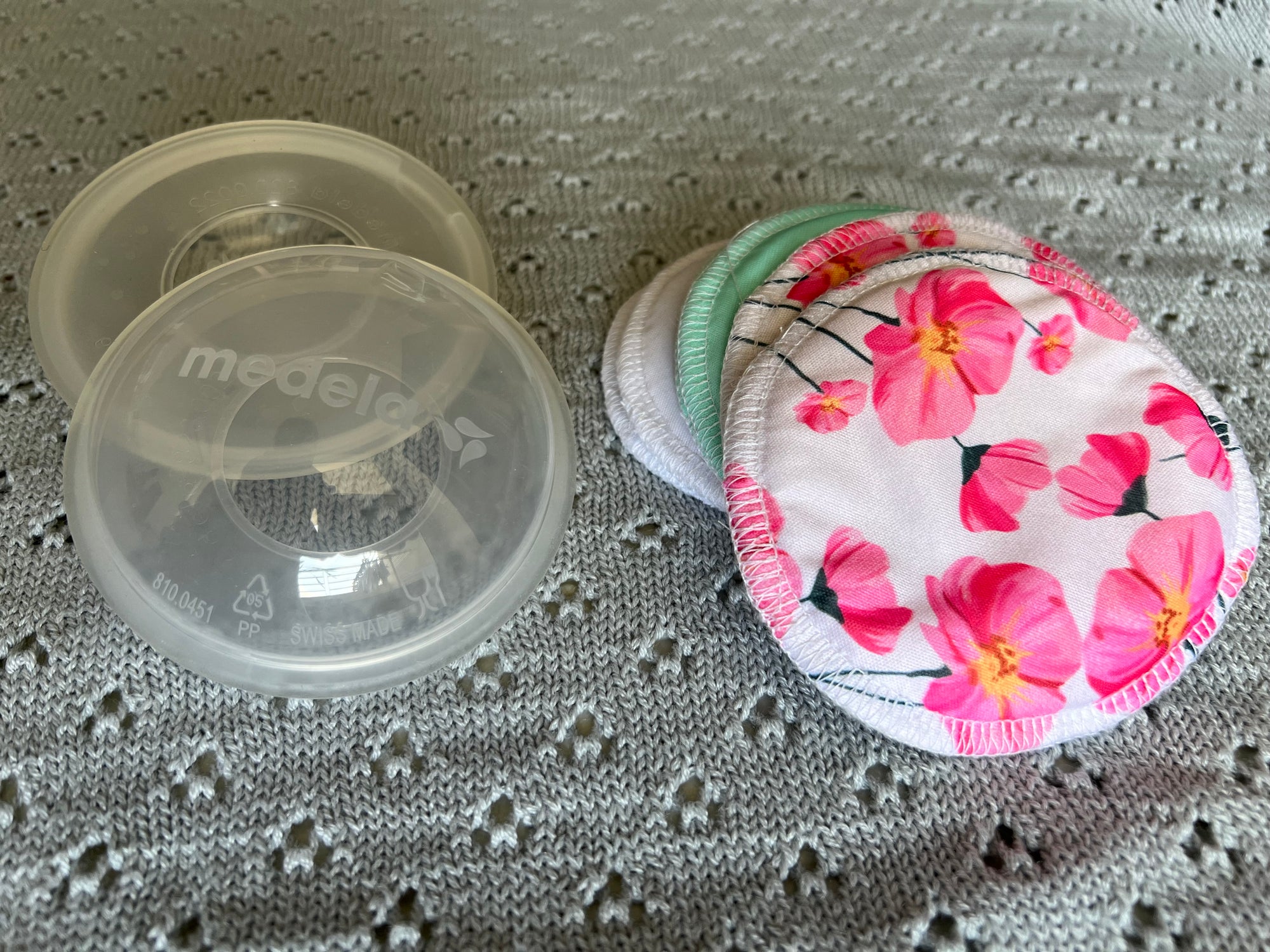 (#PG4541) Amapolas recolectoras + Absorbentes de leche reutilizables. Marca Medela